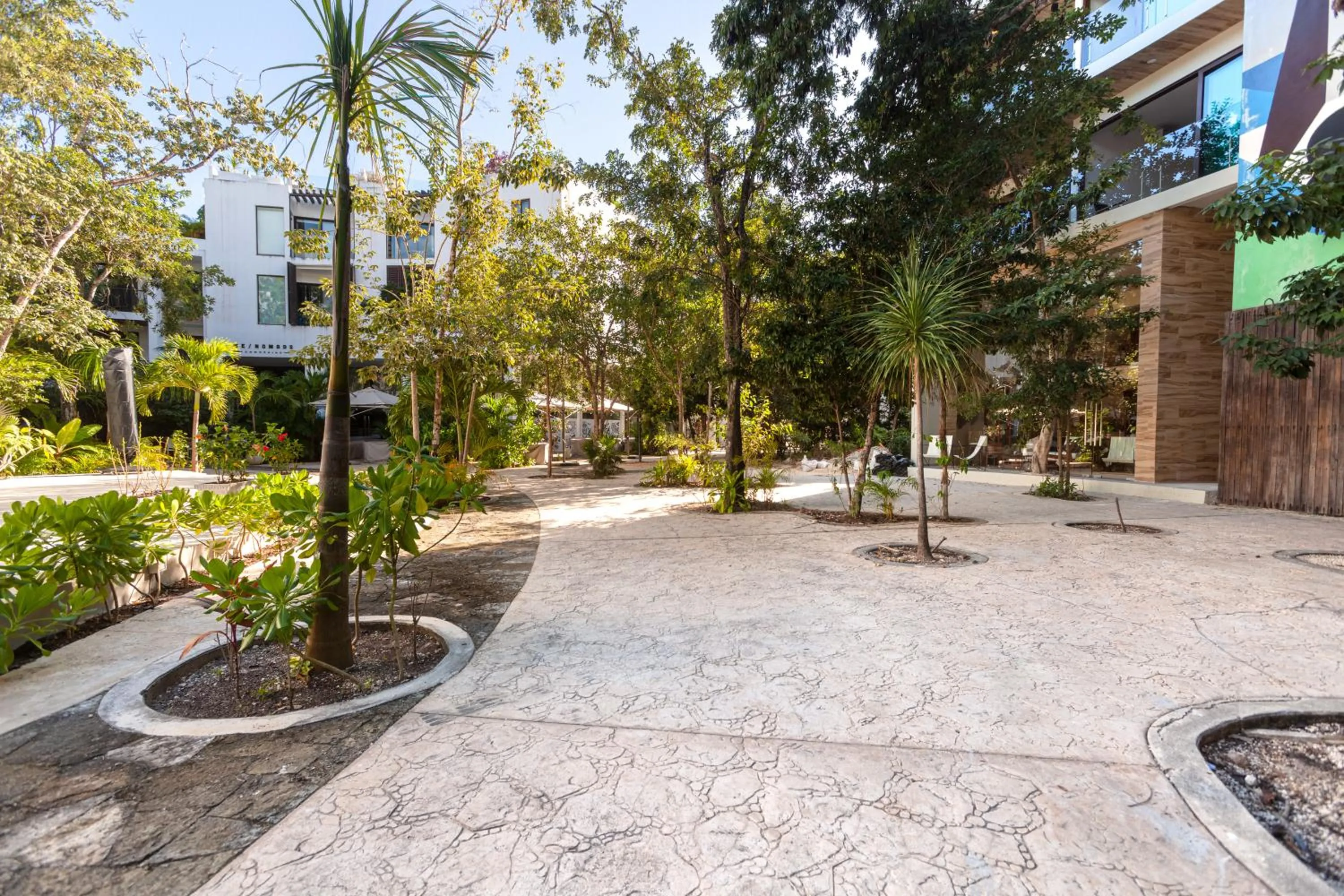 Facade/entrance in Azalea by Zamá Homes