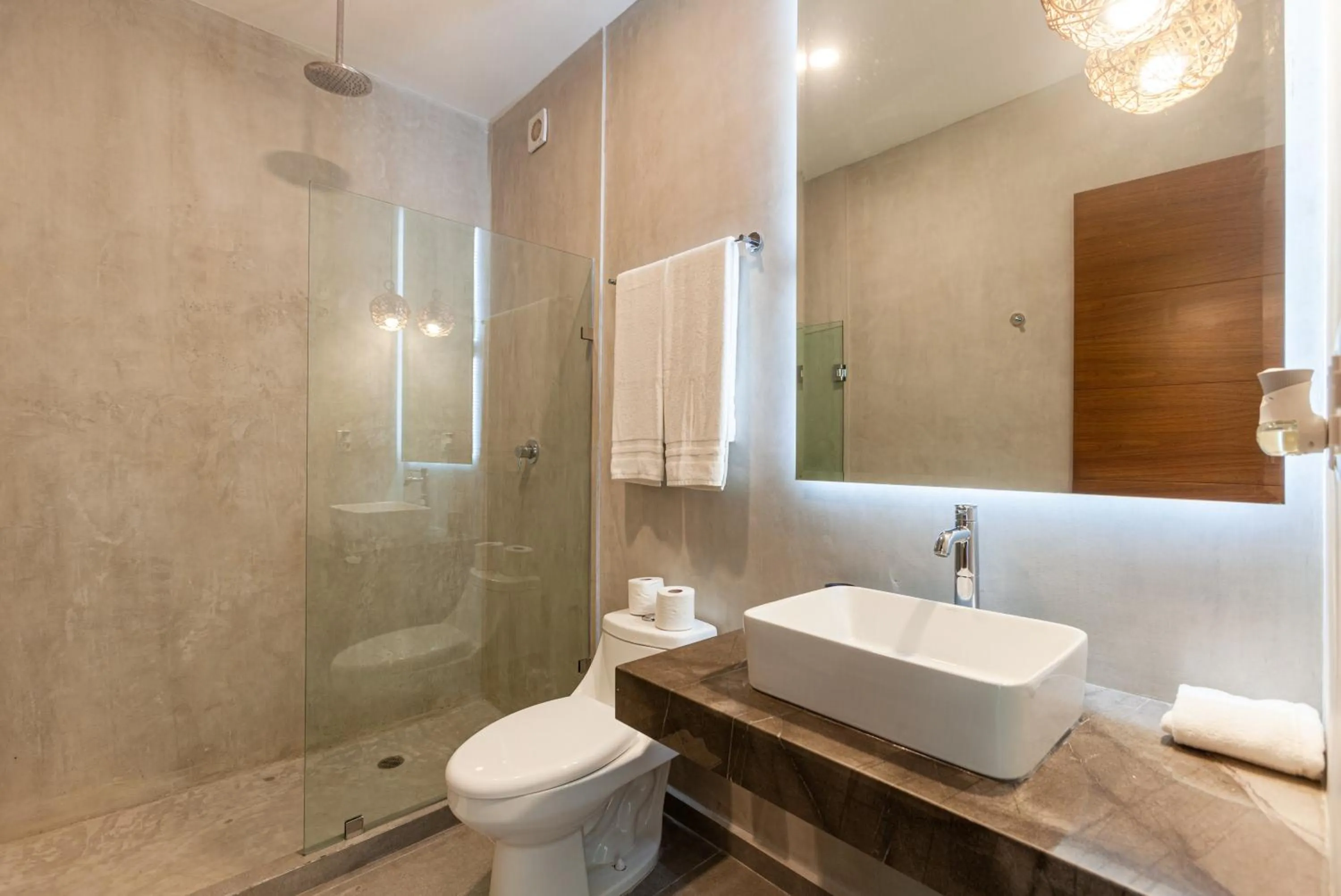 Shower in Azalea by Zamá Homes