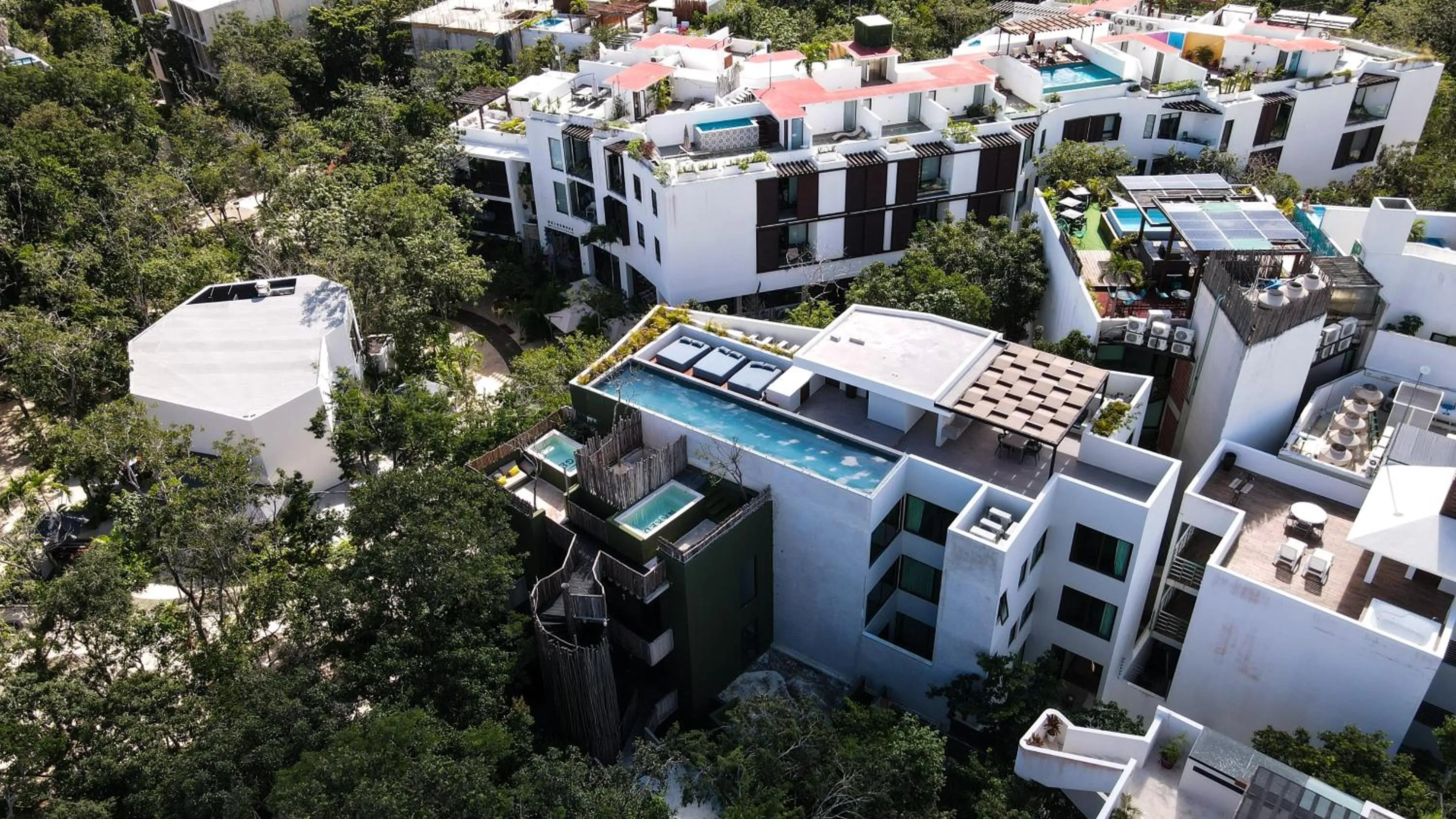 Facade/entrance in Azalea by Zamá Homes