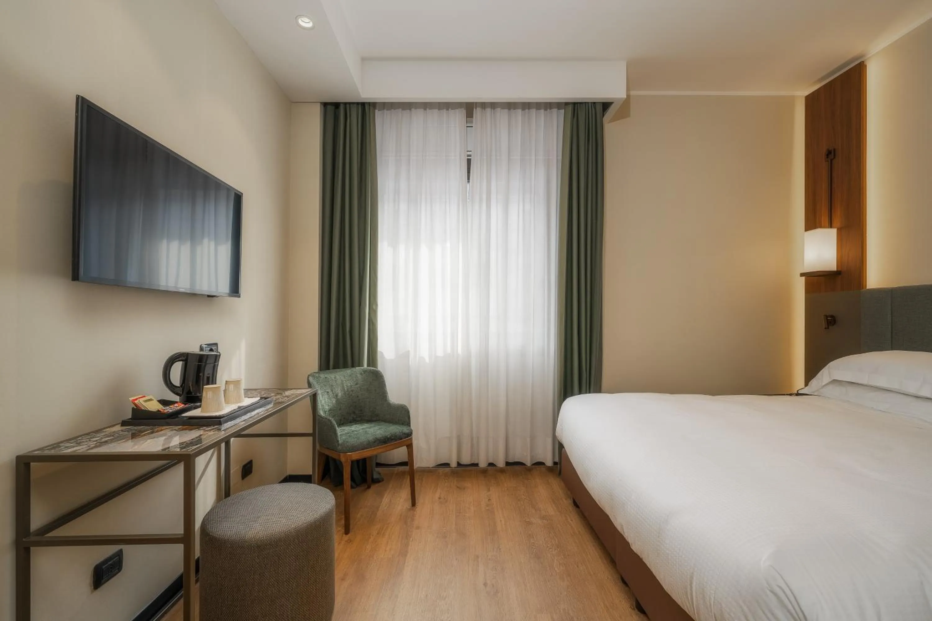 Bedroom, Bed in Hotel Mozart