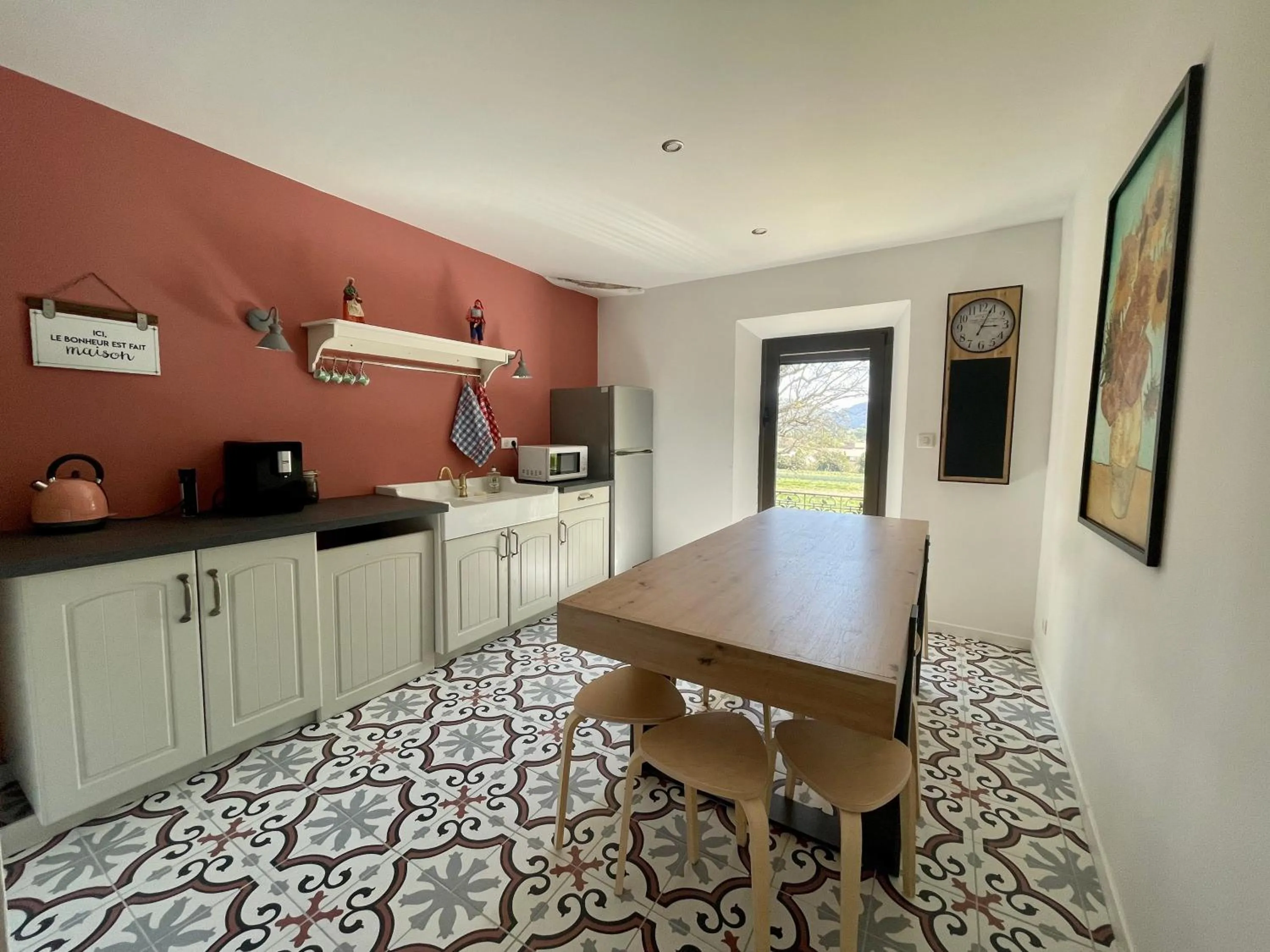 Communal kitchen in Bastide Beaudinard