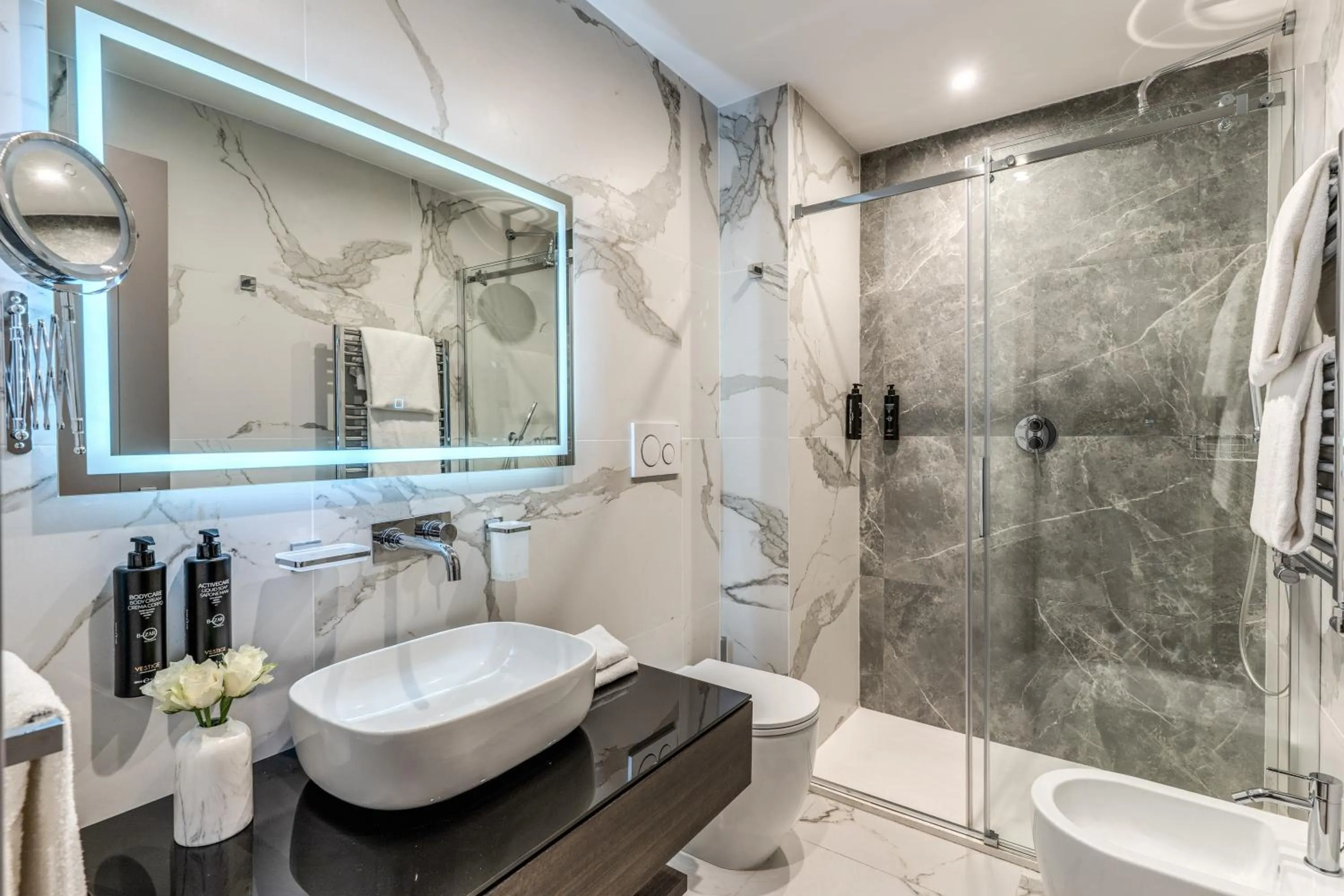 Shower in Hotel Viminale