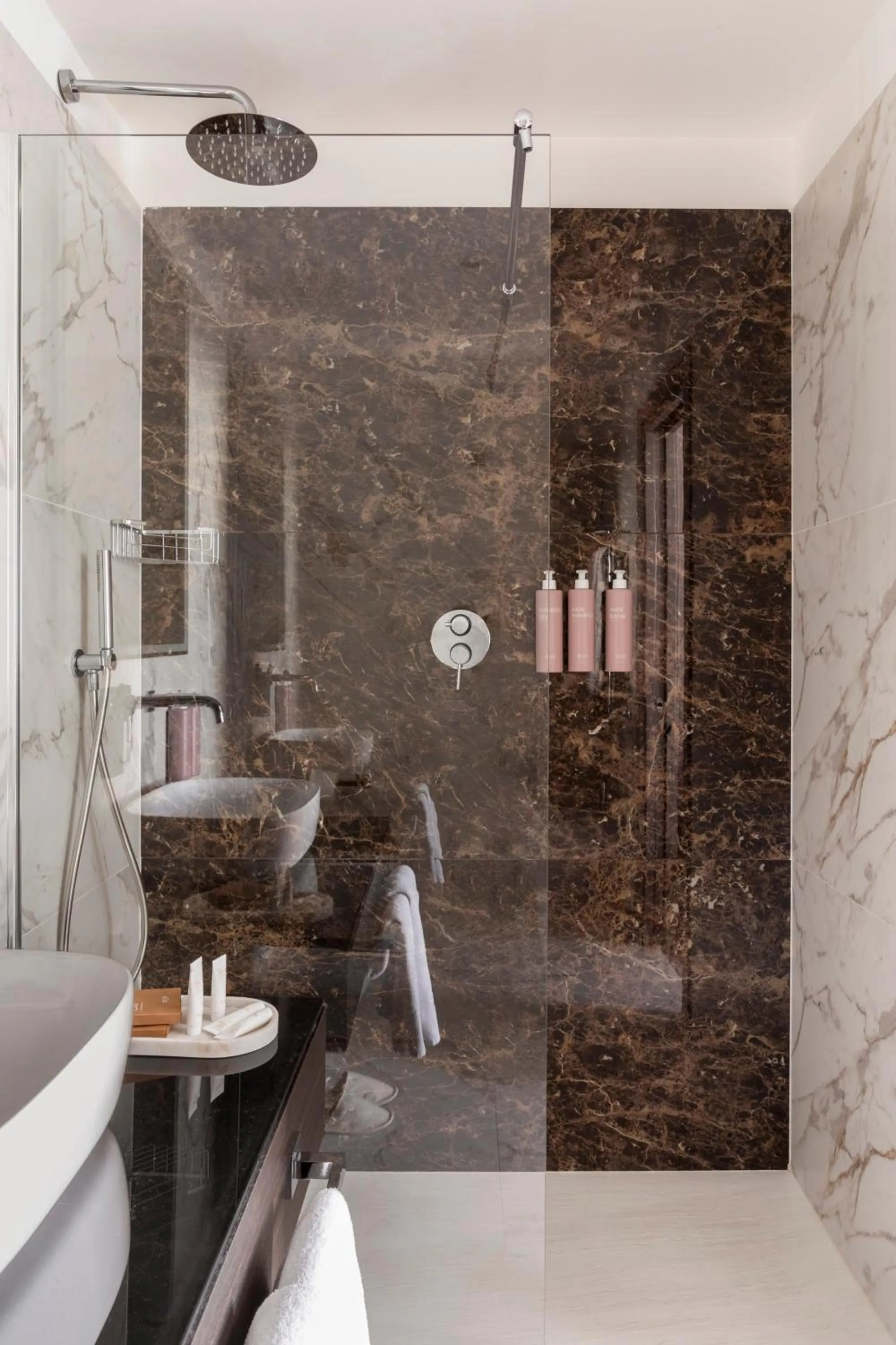 Shower in Hotel Viminale