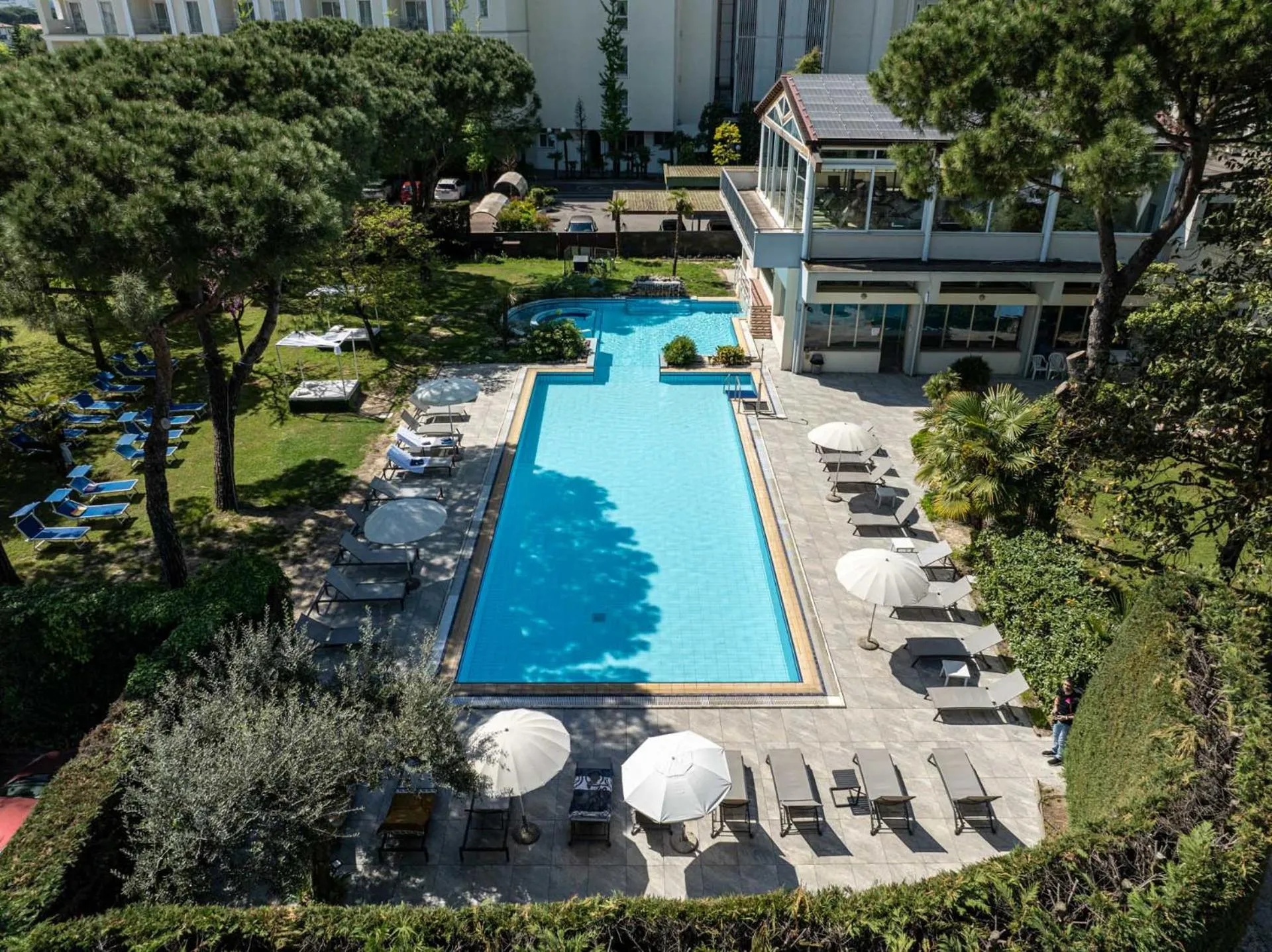 Swimming pool in Hotel Terme Milano