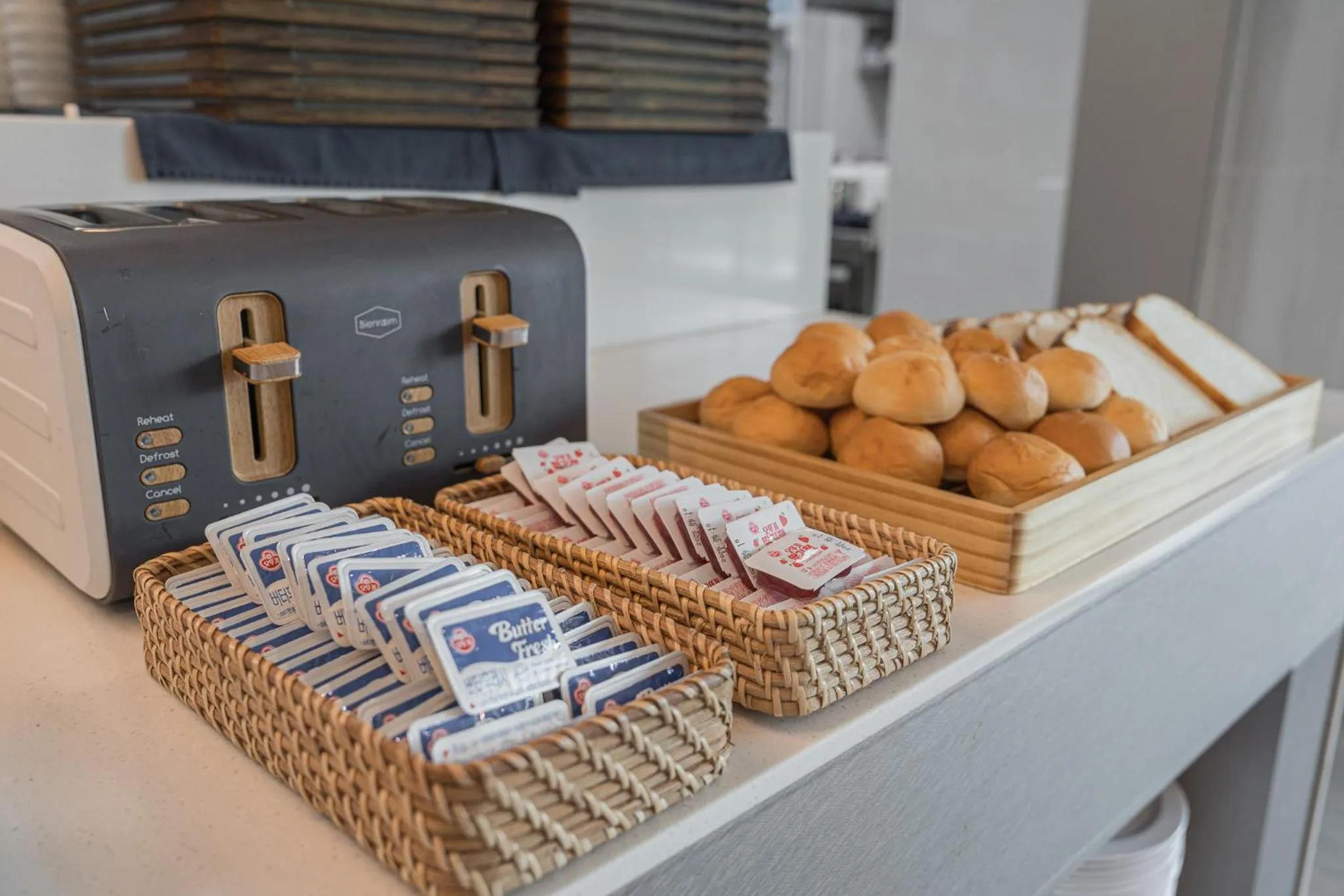 Restaurant/places to eat in Act Hotel