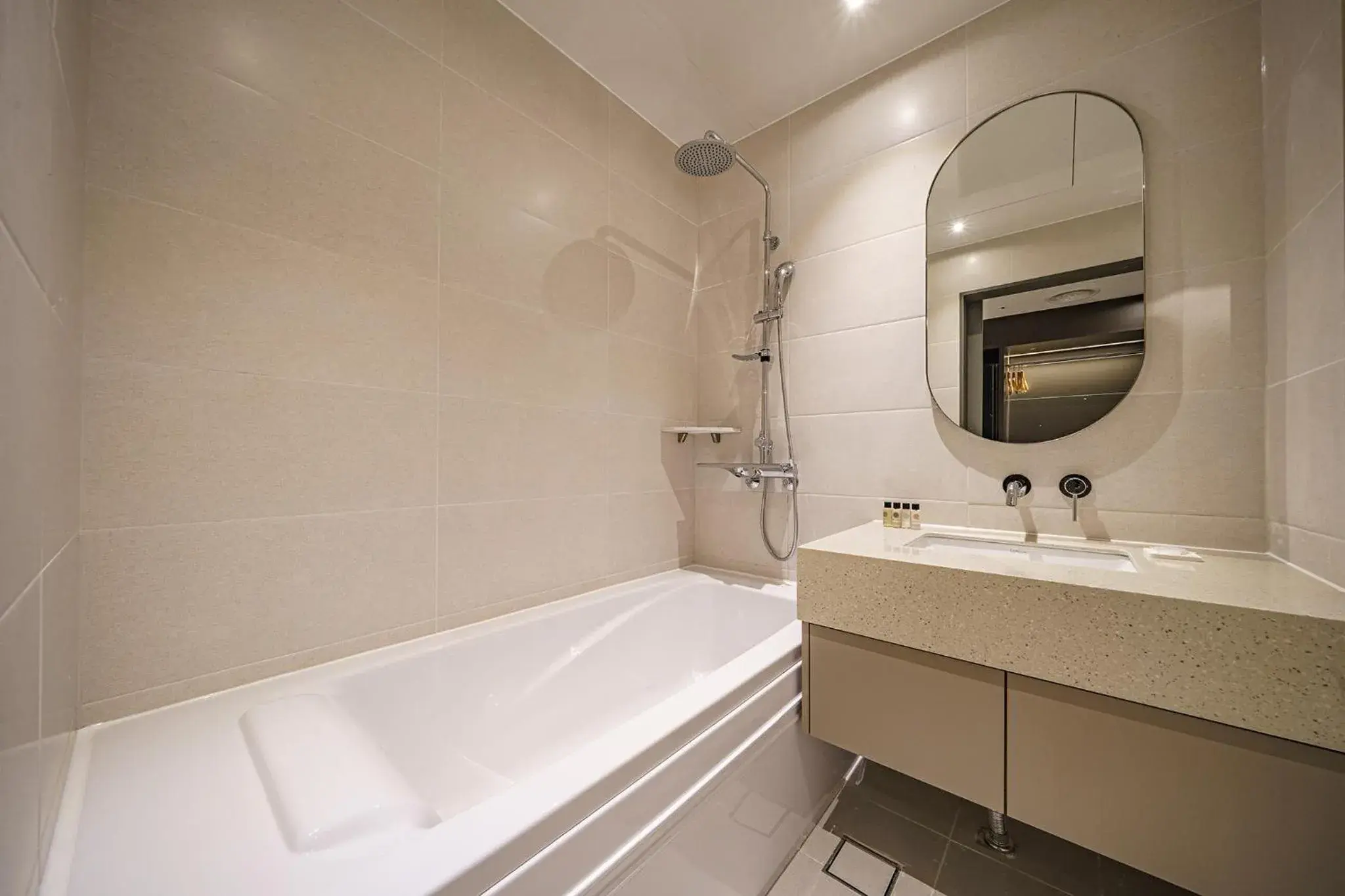 Deluxe Double Room in Act Hotel Deluxe Double Room in Act Hotel