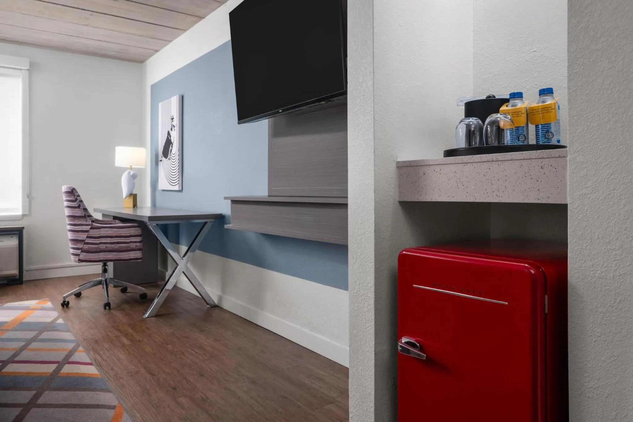 Photo of the whole room in voco College Station Aggieland by IHG