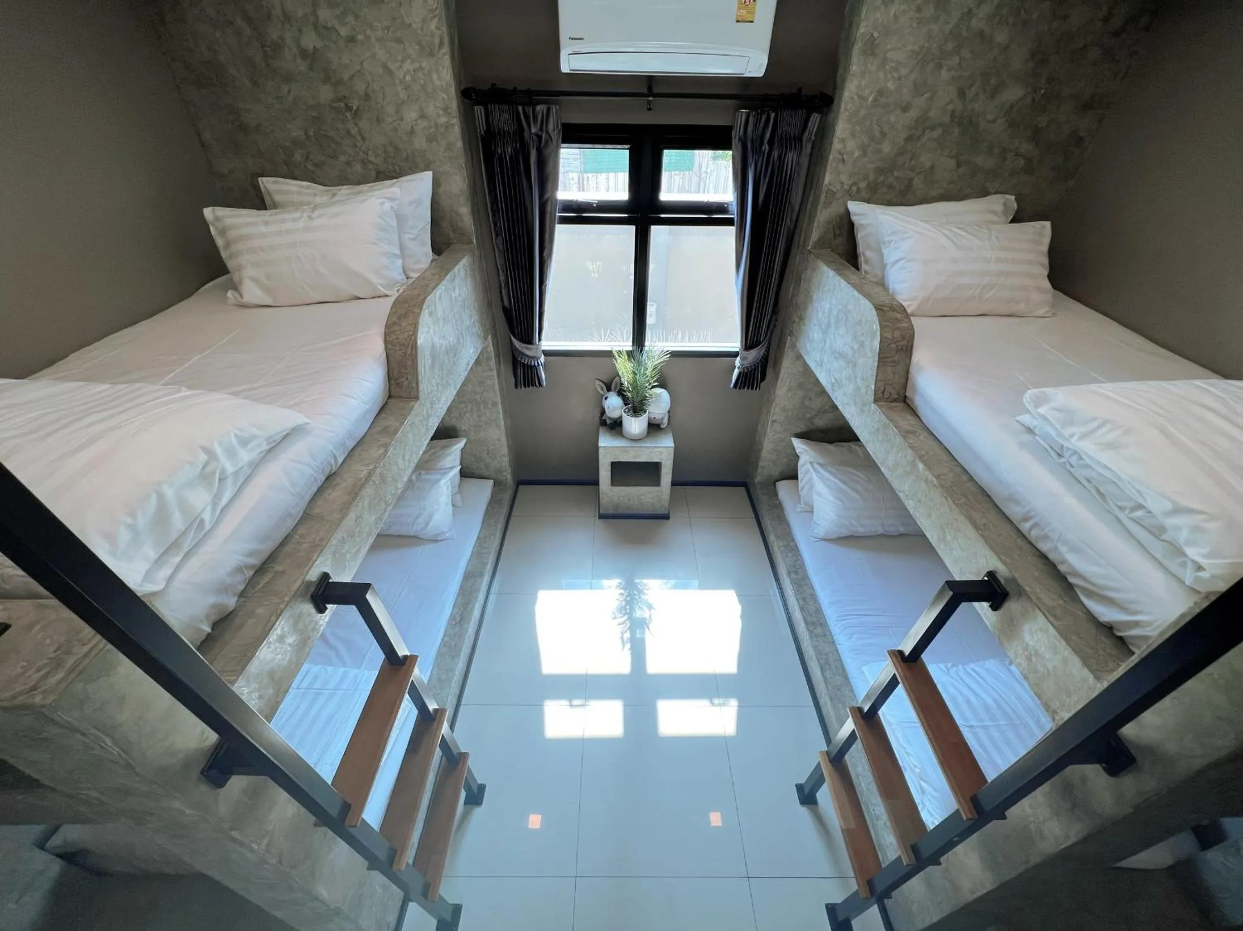 Photo of the whole room, Bed in Hideaway Resort Banchang