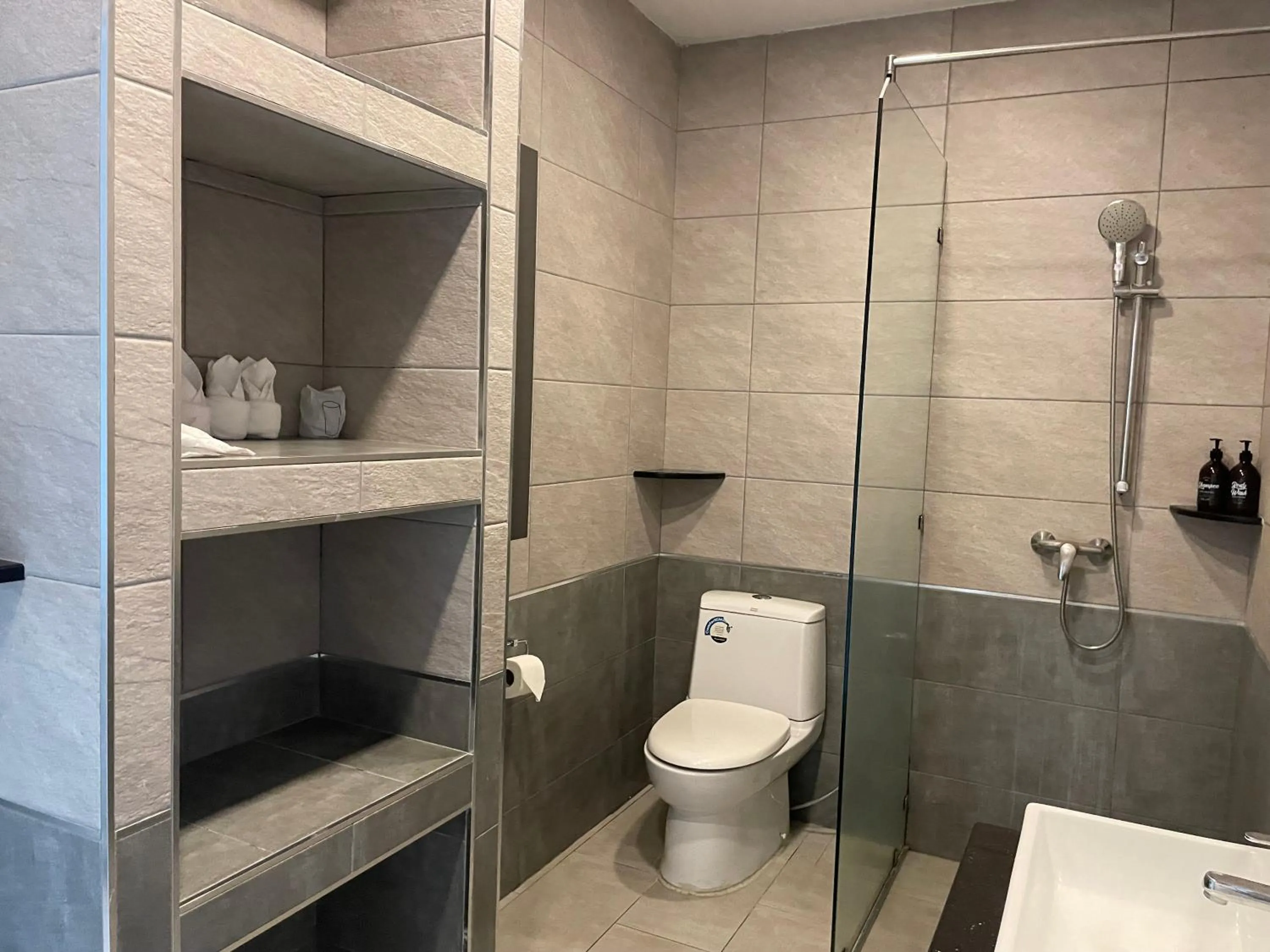 Bathroom in Hideaway Resort Banchang