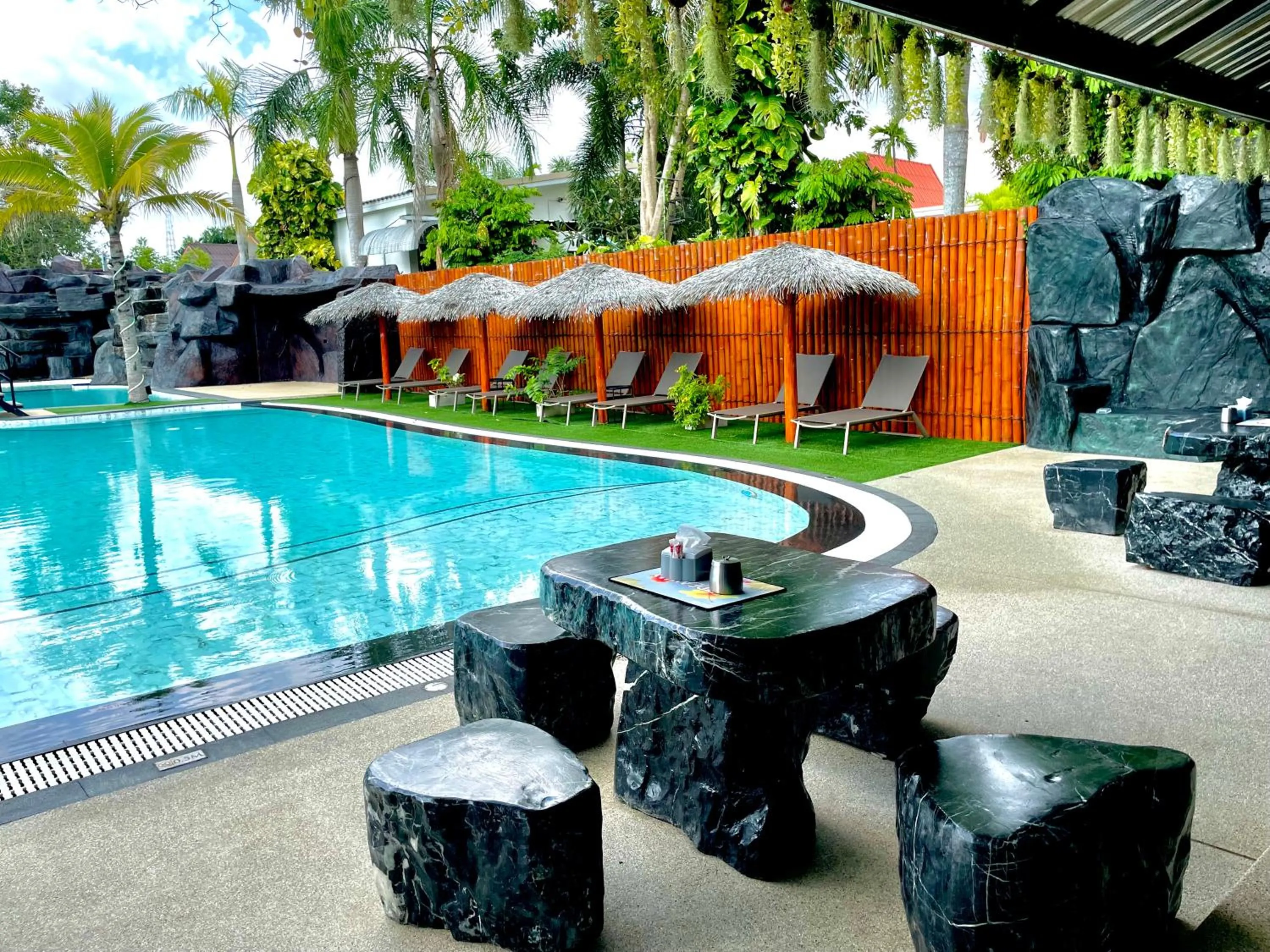 Swimming pool in Hideaway Resort Banchang