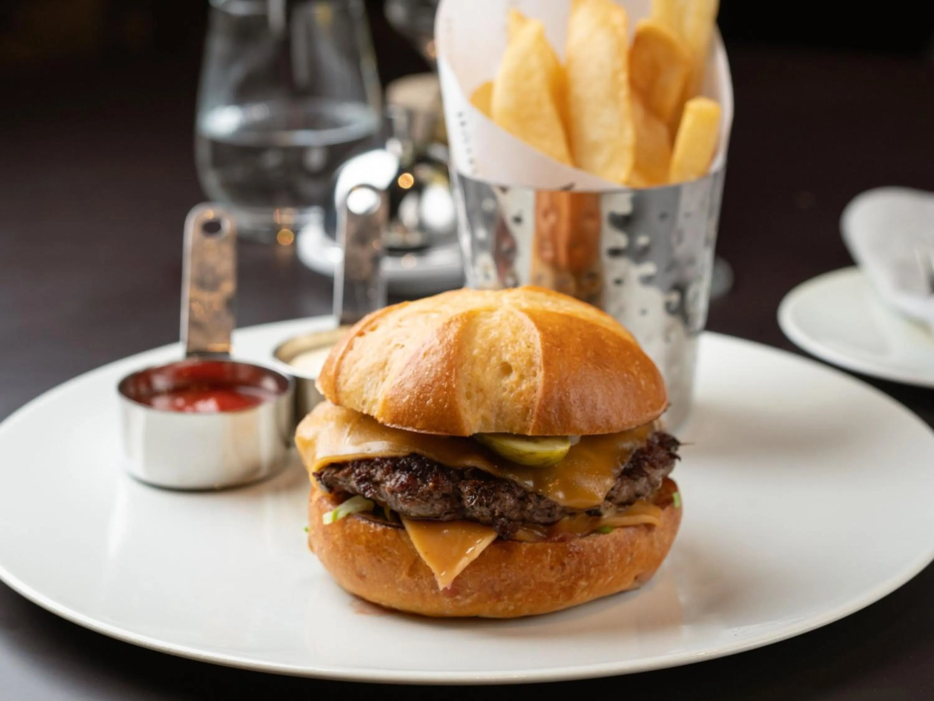 Restaurant/places to eat in Hotel KVL