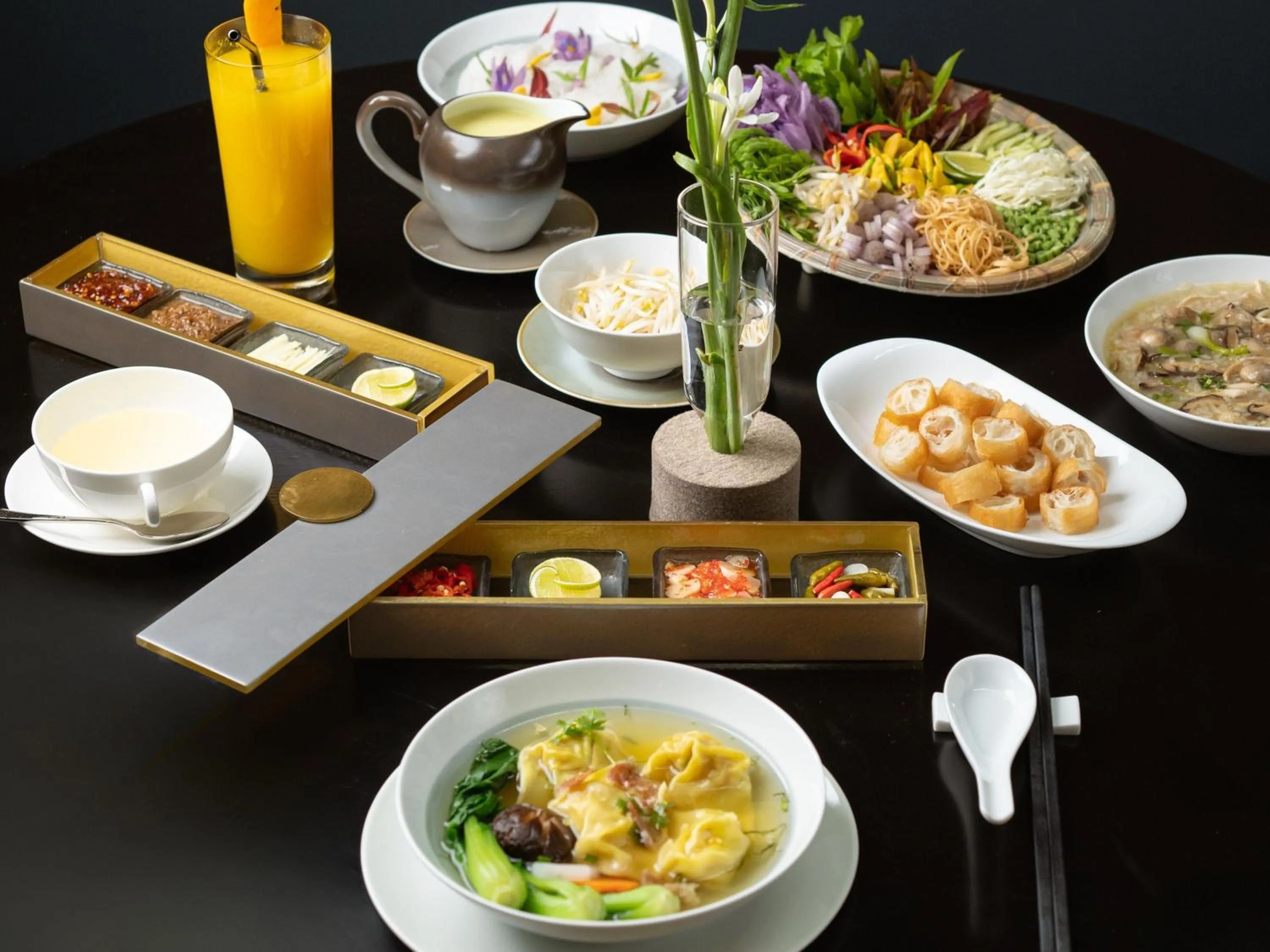 Restaurant/places to eat in Hotel KVL