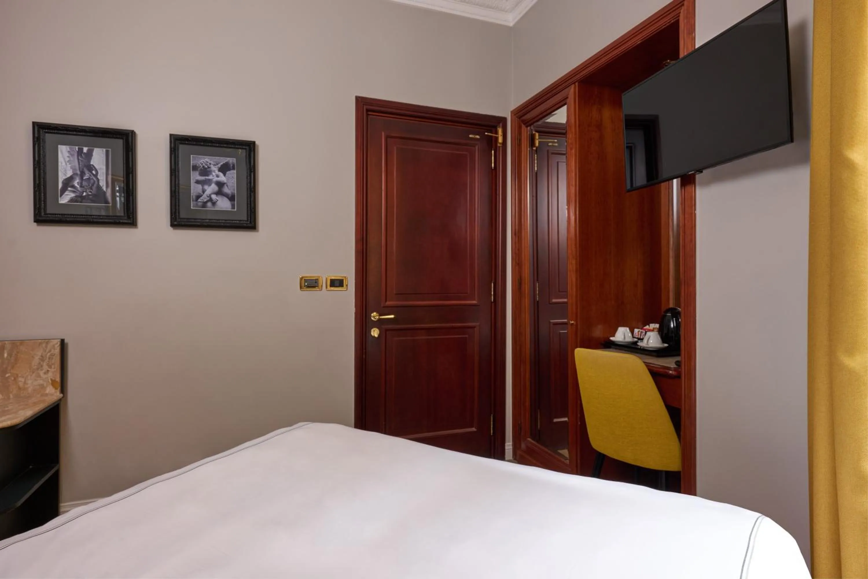 Bedroom, Bed in Hotel Barberini