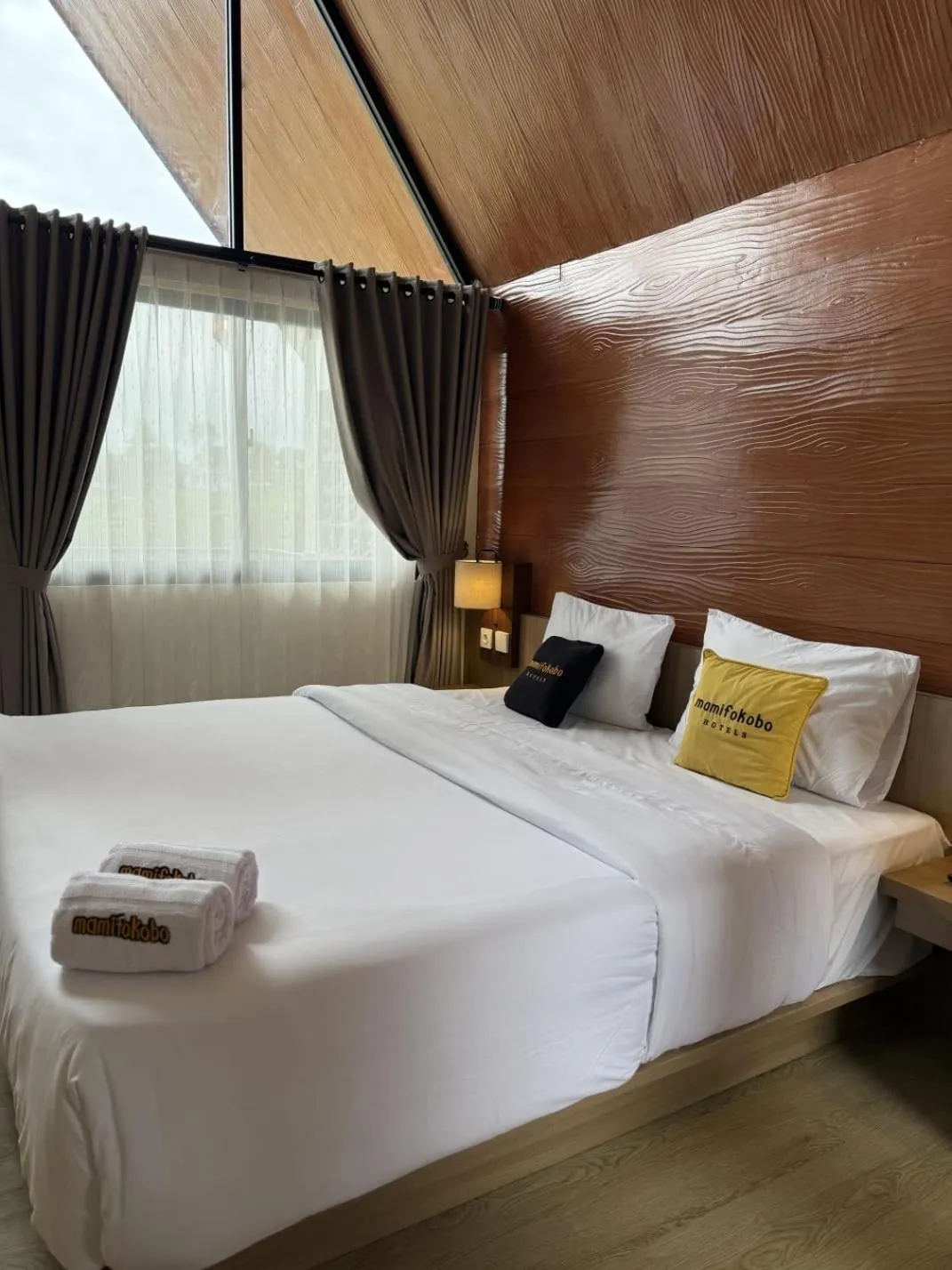 Bed in Mamifokobo Hotel & Glamping