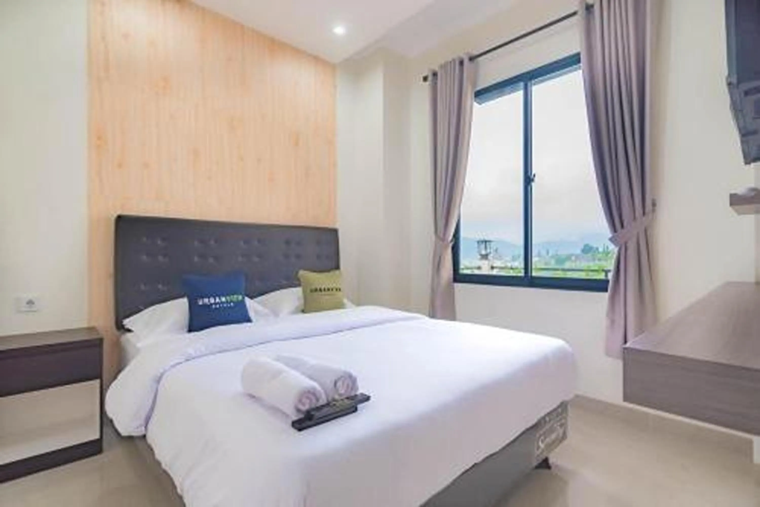 Photo of the whole room, Bed in Mamifokobo Hotel & Glamping