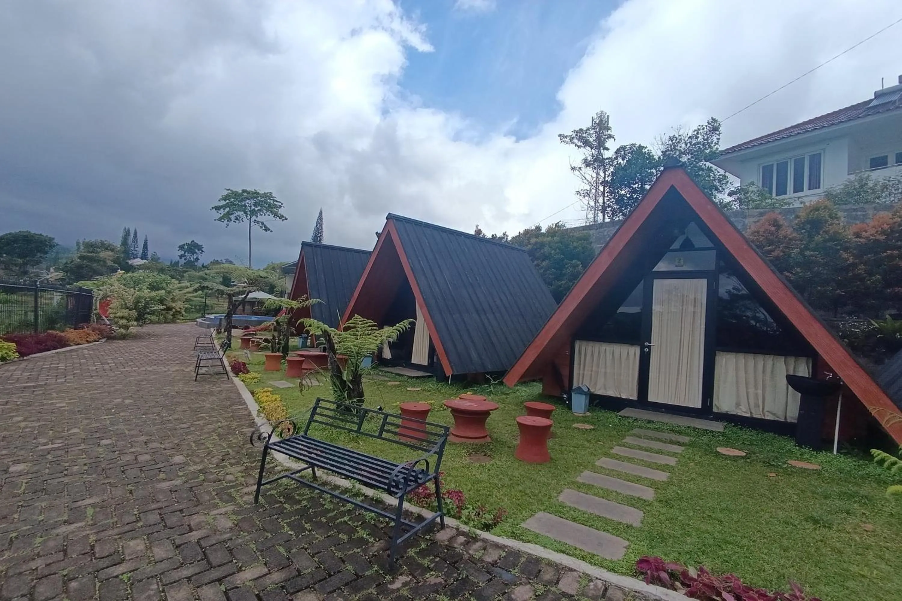 Property building in Mamifokobo Hotel & Glamping
