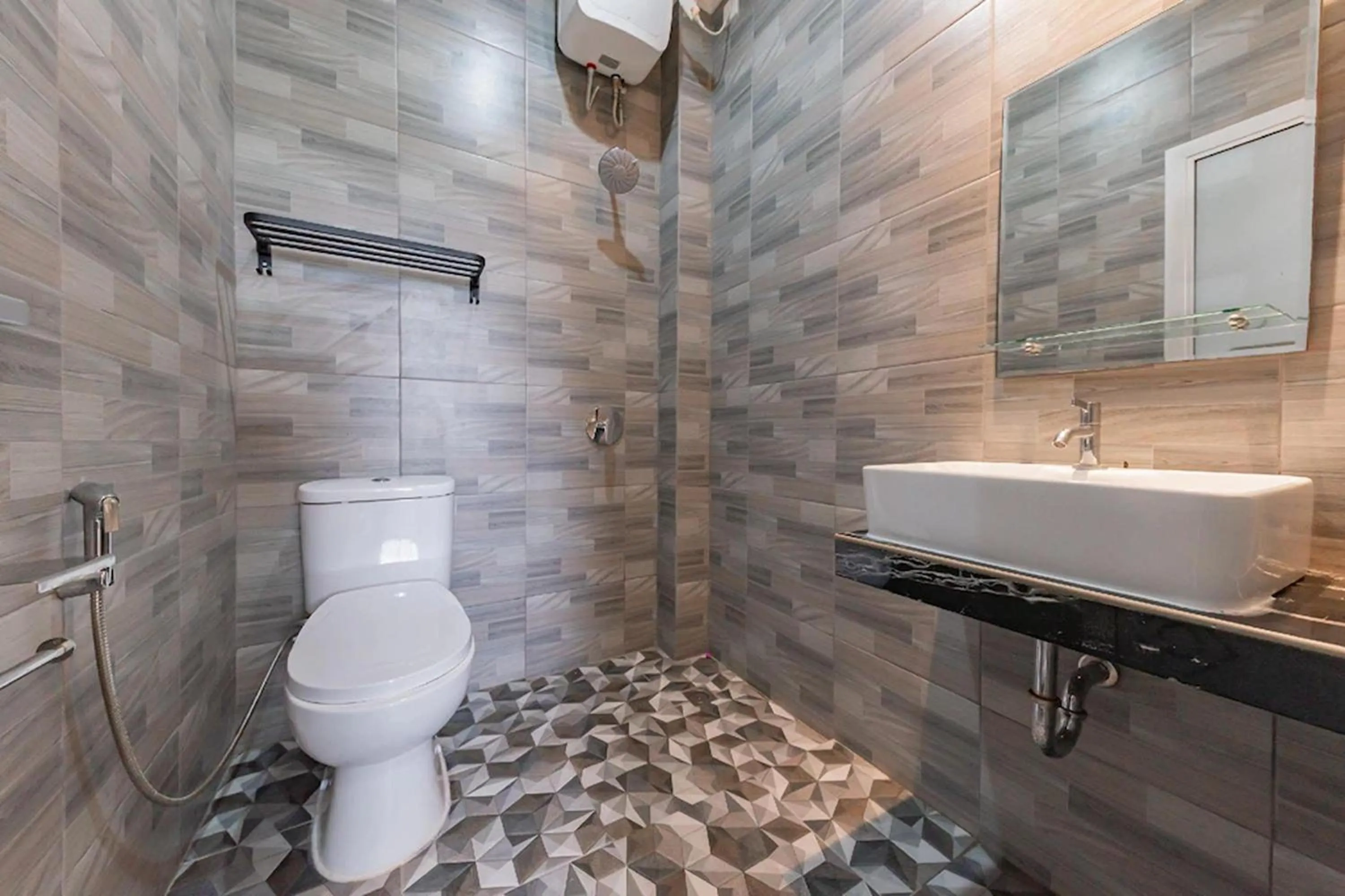 Shower in Mamifokobo Hotel & Glamping