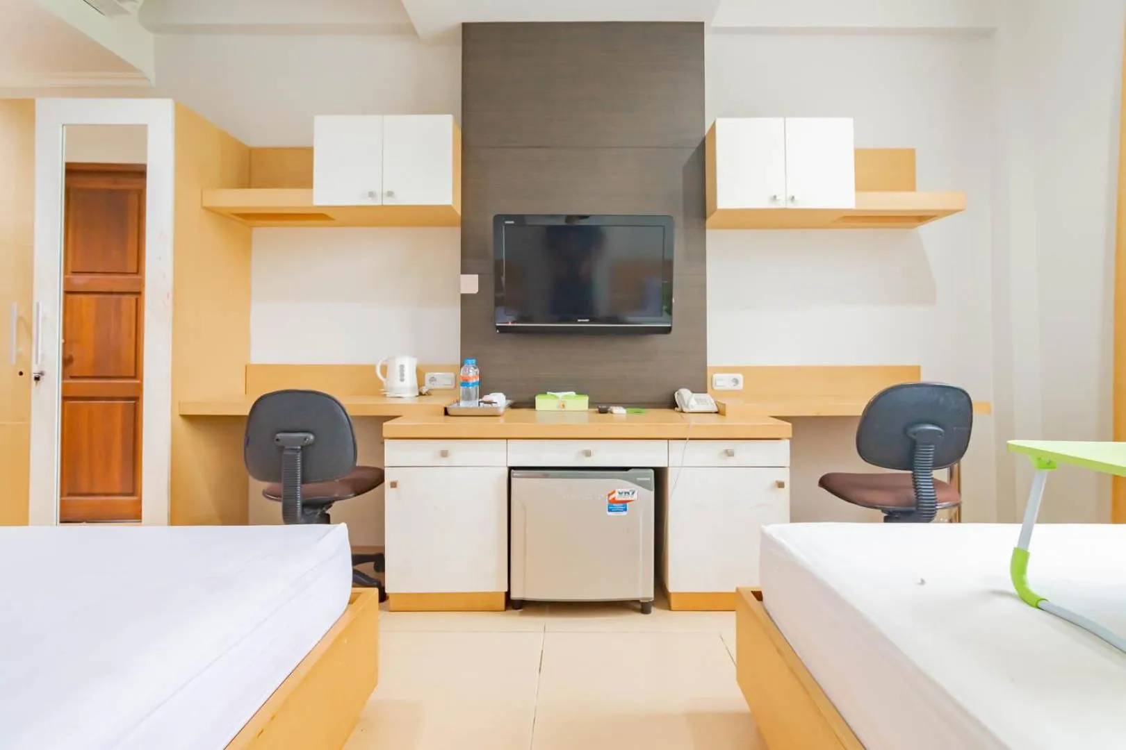 TV and multimedia in Urbanview Hotel Syariah Dapen Pontianak by RedDoorz