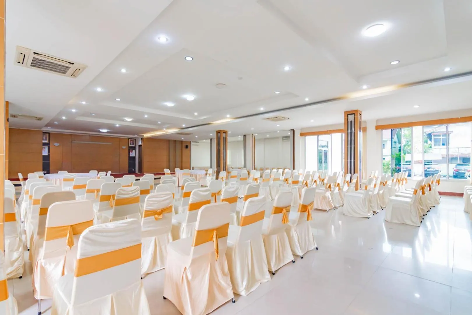 Business facilities in Urbanview Hotel Syariah Dapen Pontianak by RedDoorz