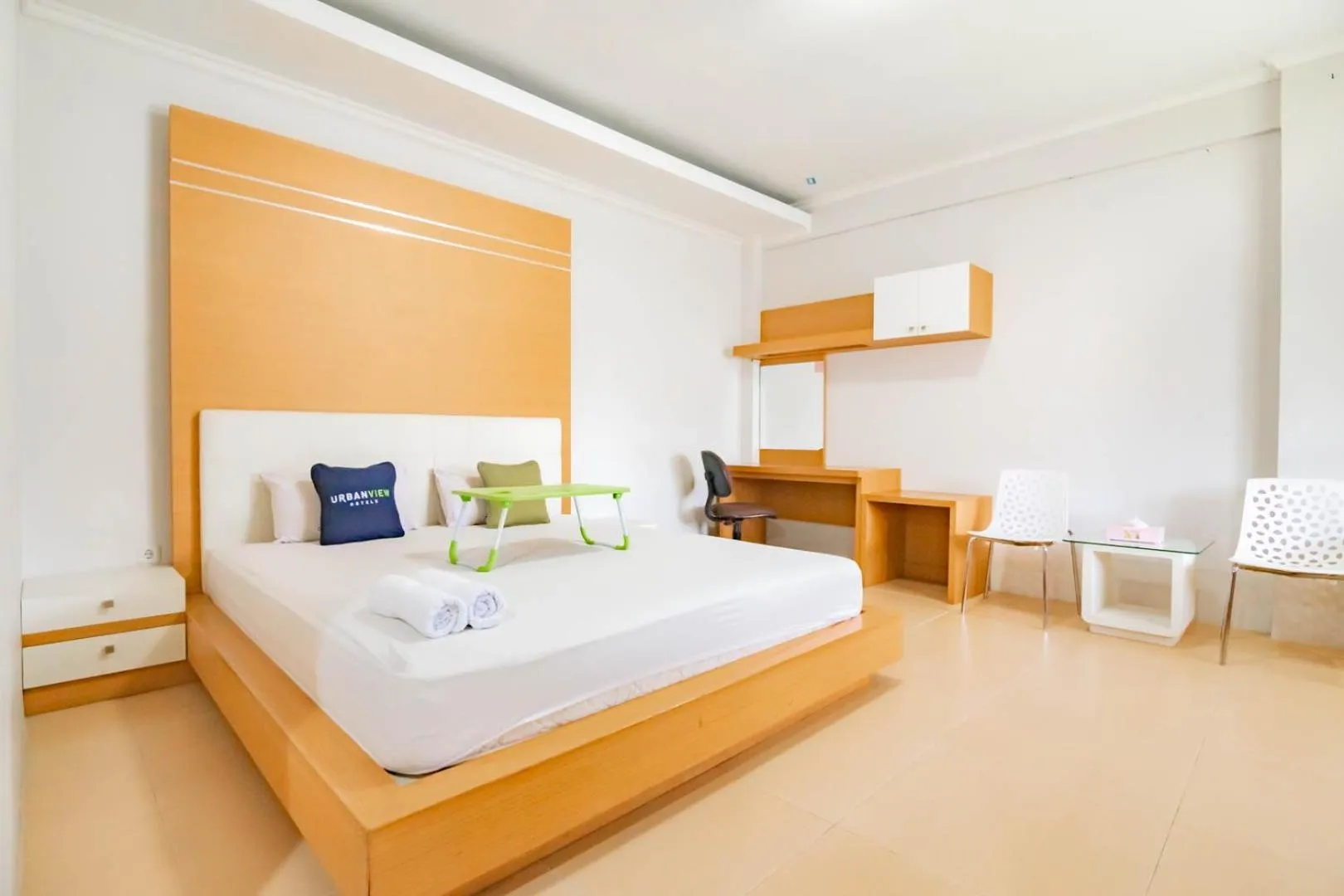 Bed in Urbanview Hotel Syariah Dapen Pontianak by RedDoorz