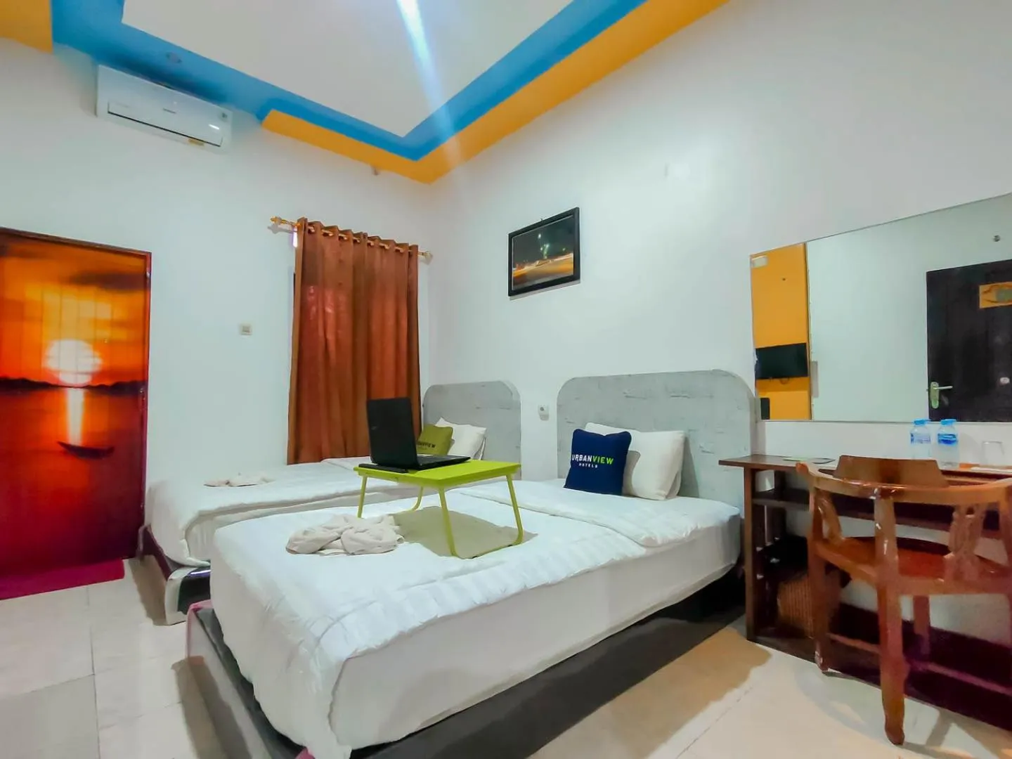 Photo of the whole room, Bed in Urbanview Hotel Bagoes Sintang by RedDoorz