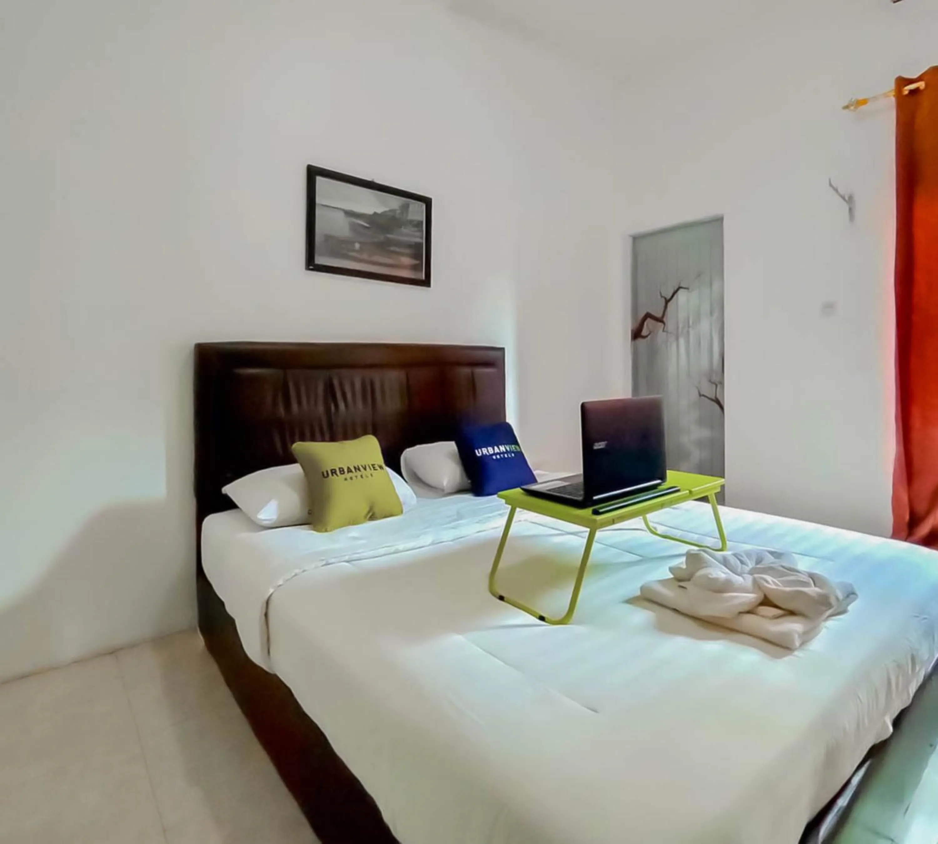 Bedroom, Bed in Urbanview Hotel Bagoes Sintang by RedDoorz