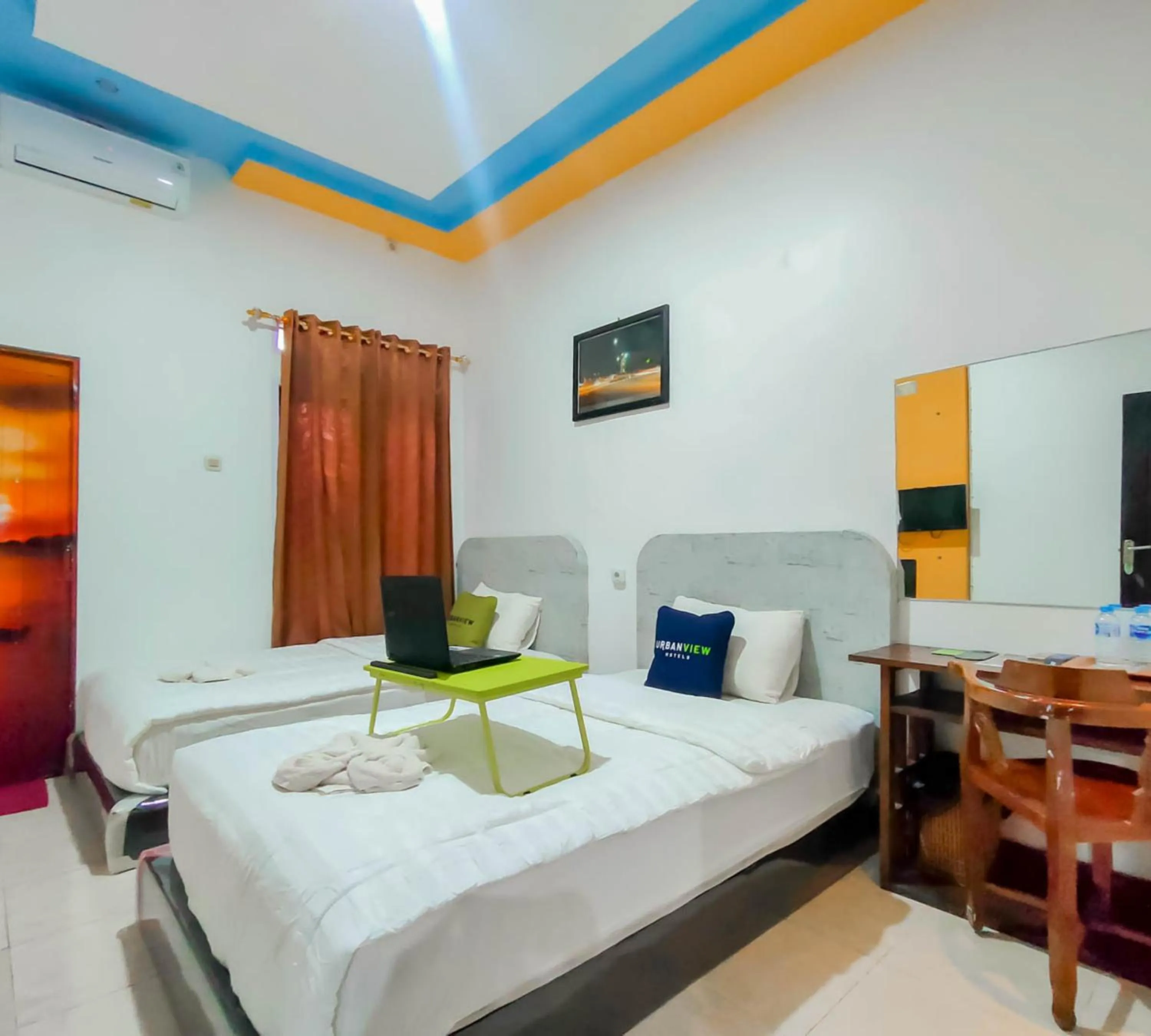 Bedroom, Bed in Urbanview Hotel Bagoes Sintang by RedDoorz