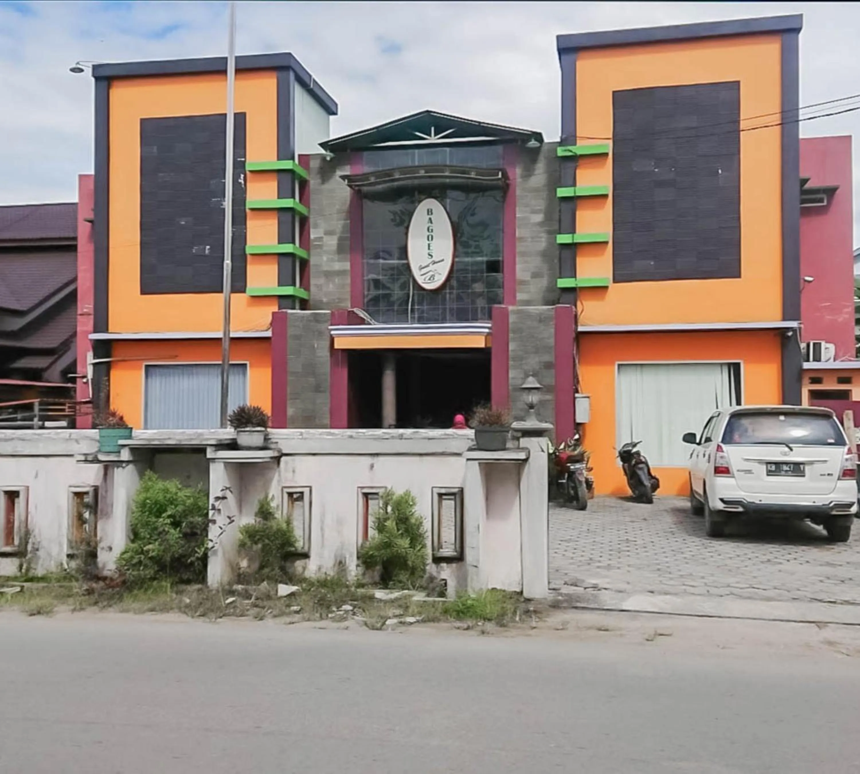 Property building in Urbanview Hotel Bagoes Sintang by RedDoorz