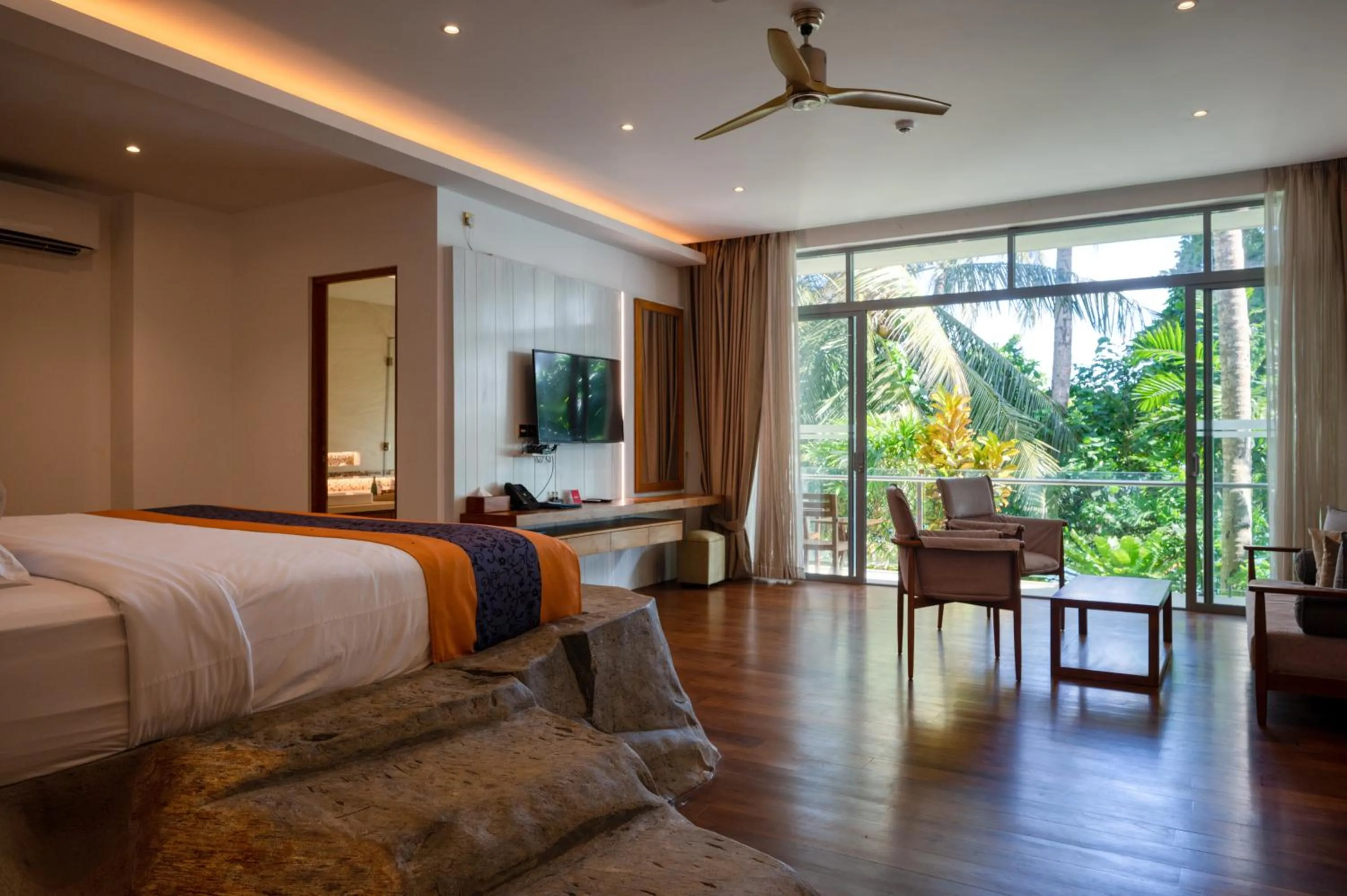 TV and multimedia, Bed in Beacon By The Bay Villas and Suites by the Clarks