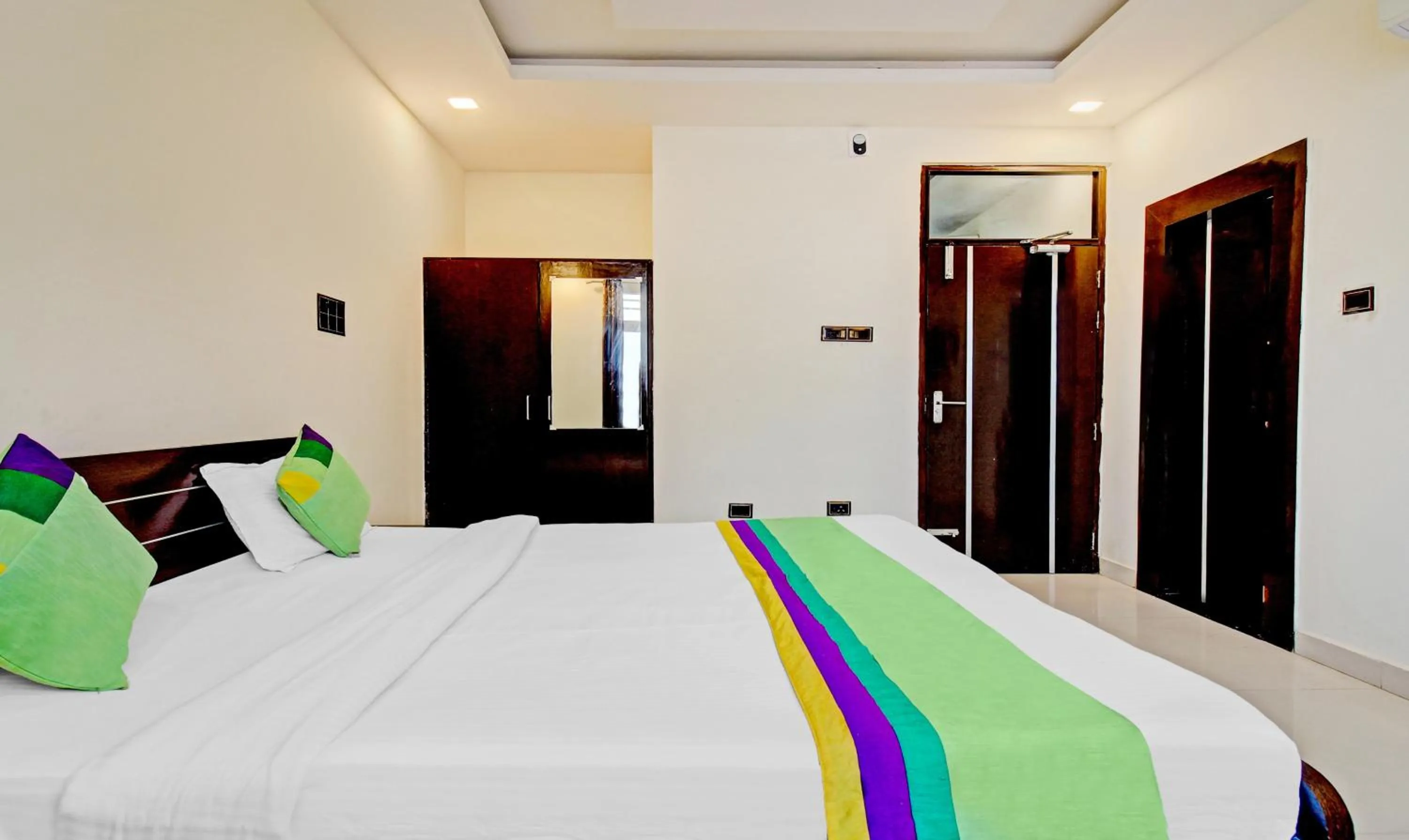 Bedroom, Bed in Treebo Silver Grand