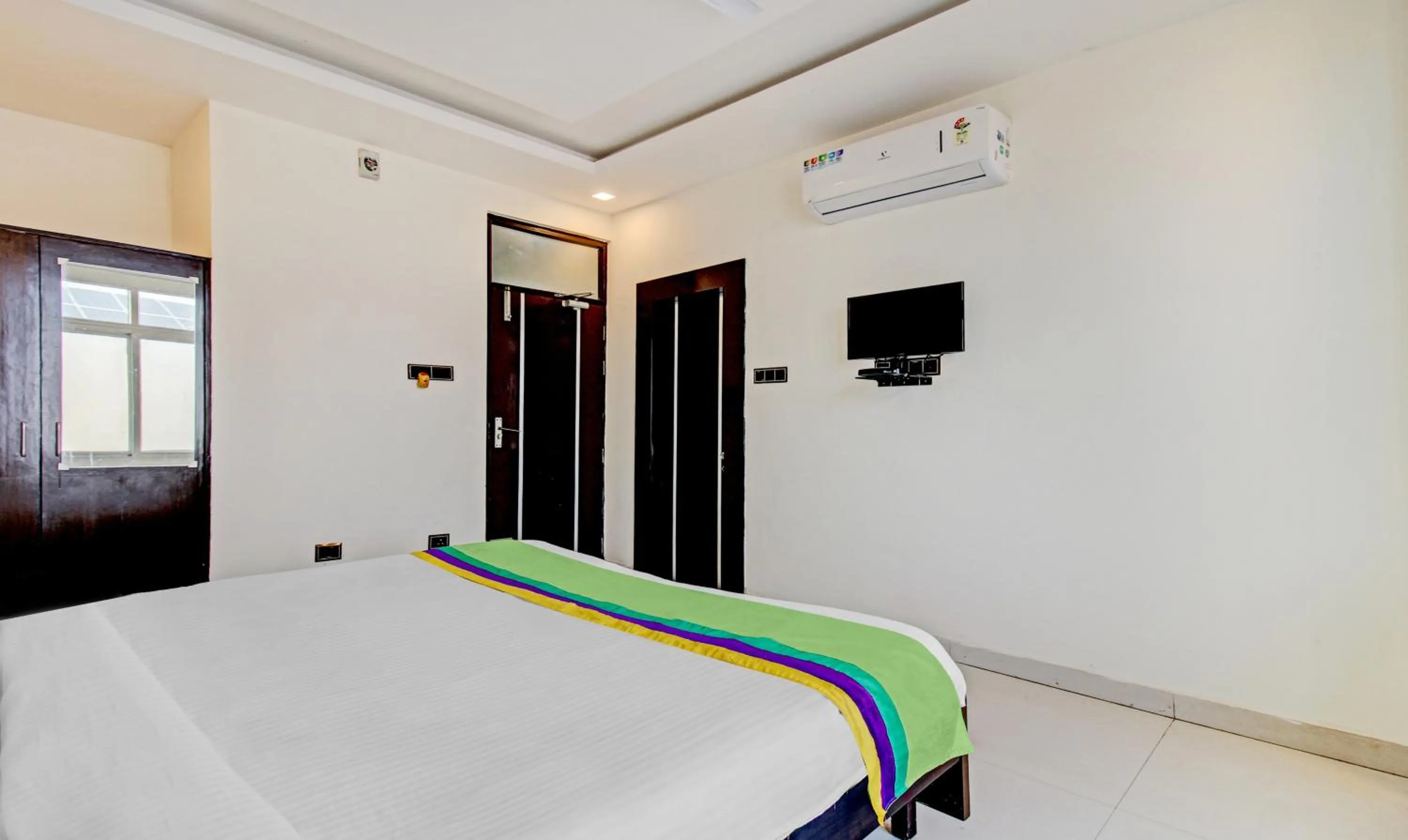 Bedroom, Bed in Treebo Silver Grand