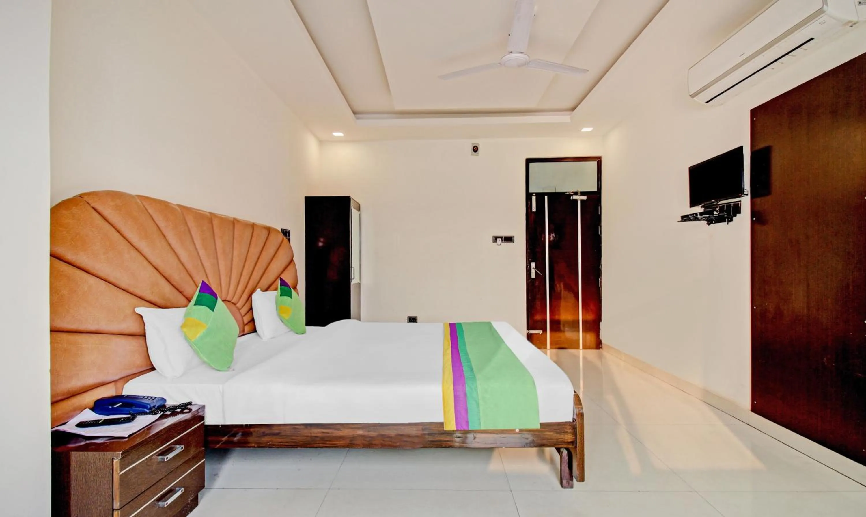 Bedroom, Bed in Treebo Silver Grand