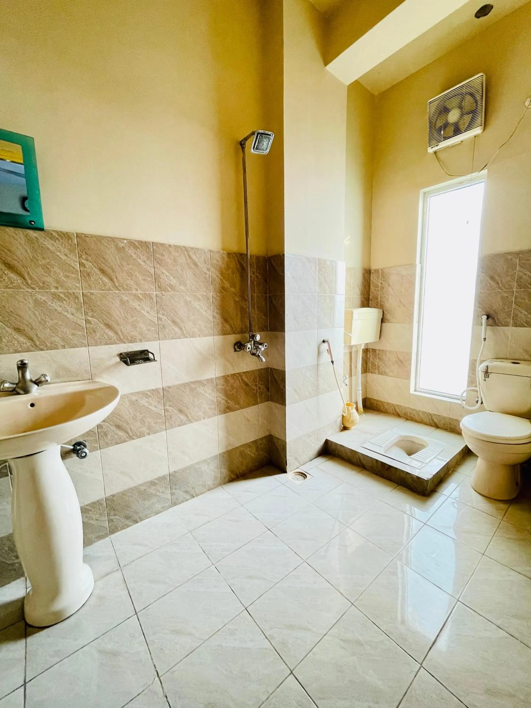 Bathroom in Plaza Inn Hotel