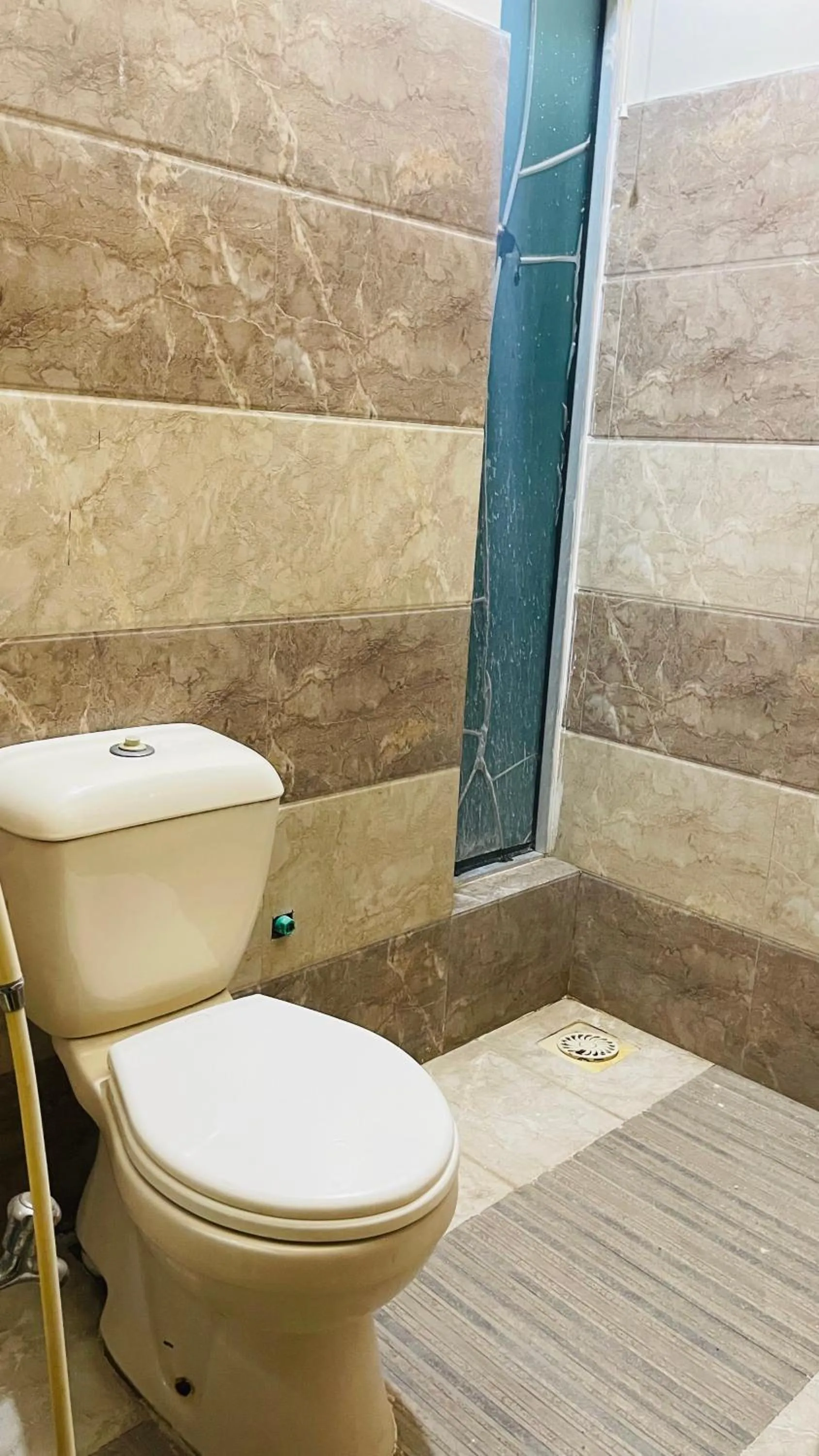 Bathroom in Plaza Inn Hotel