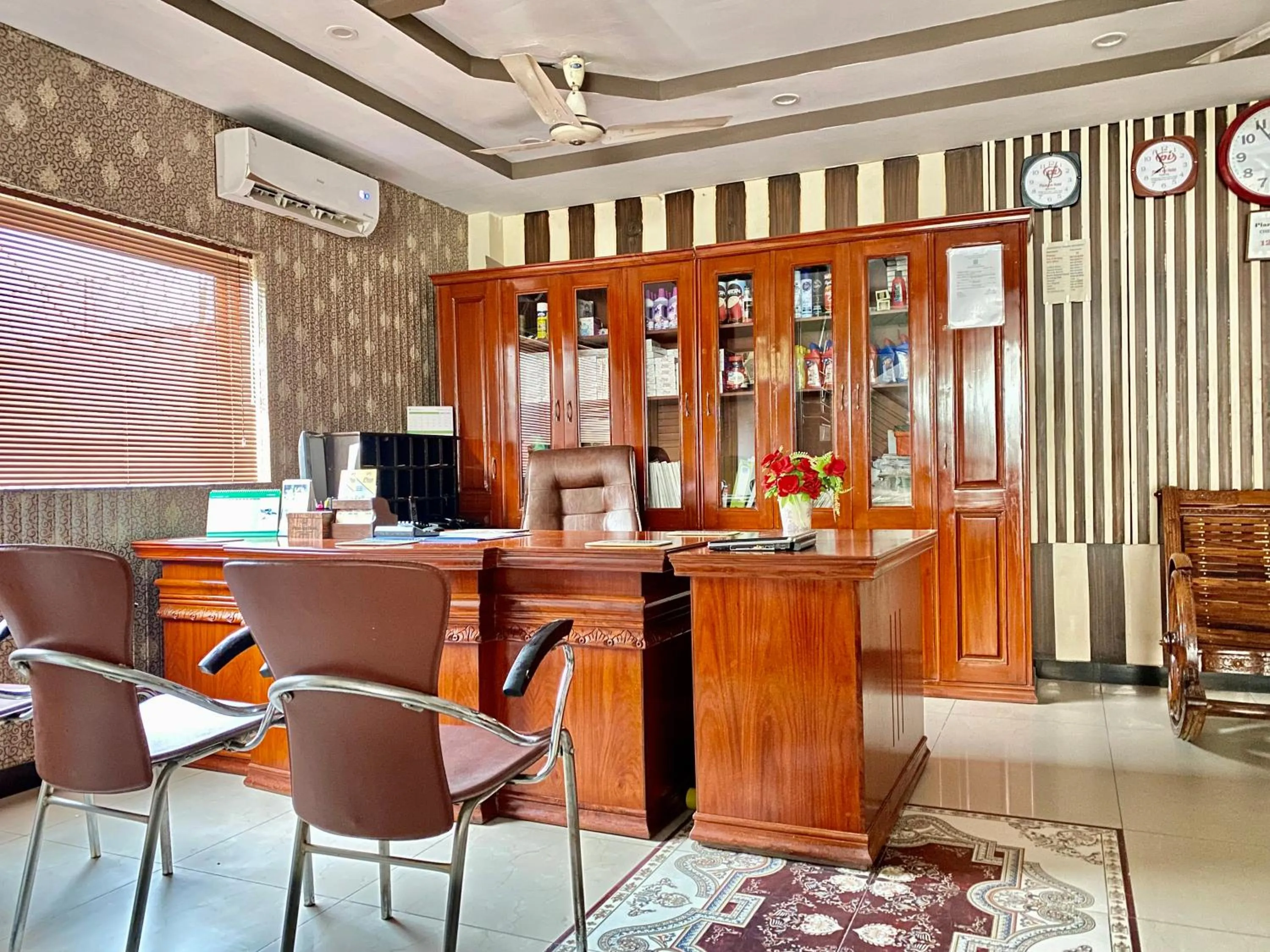 Lobby or reception in Plaza Inn Hotel