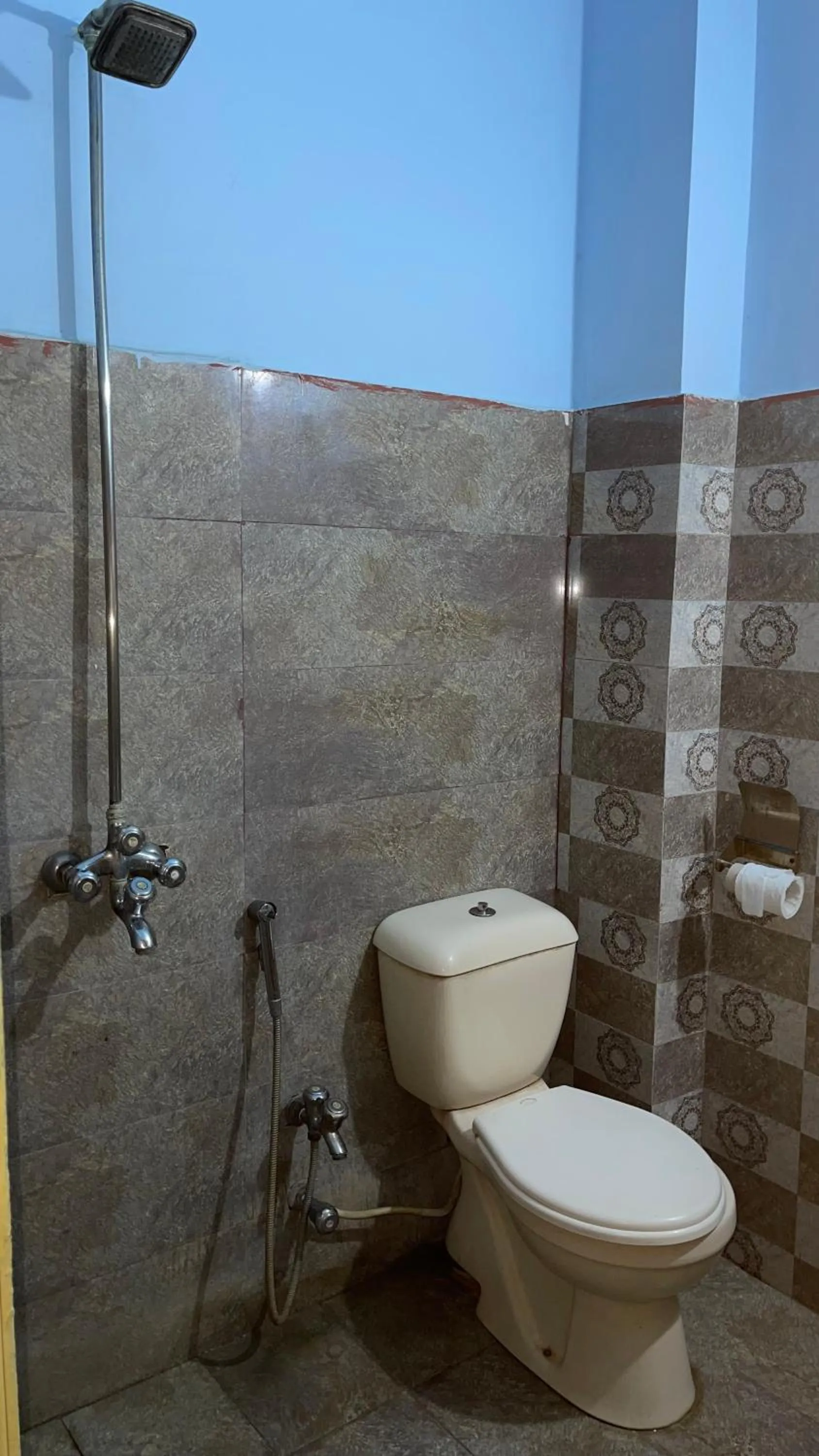 Bathroom in Plaza Inn Hotel