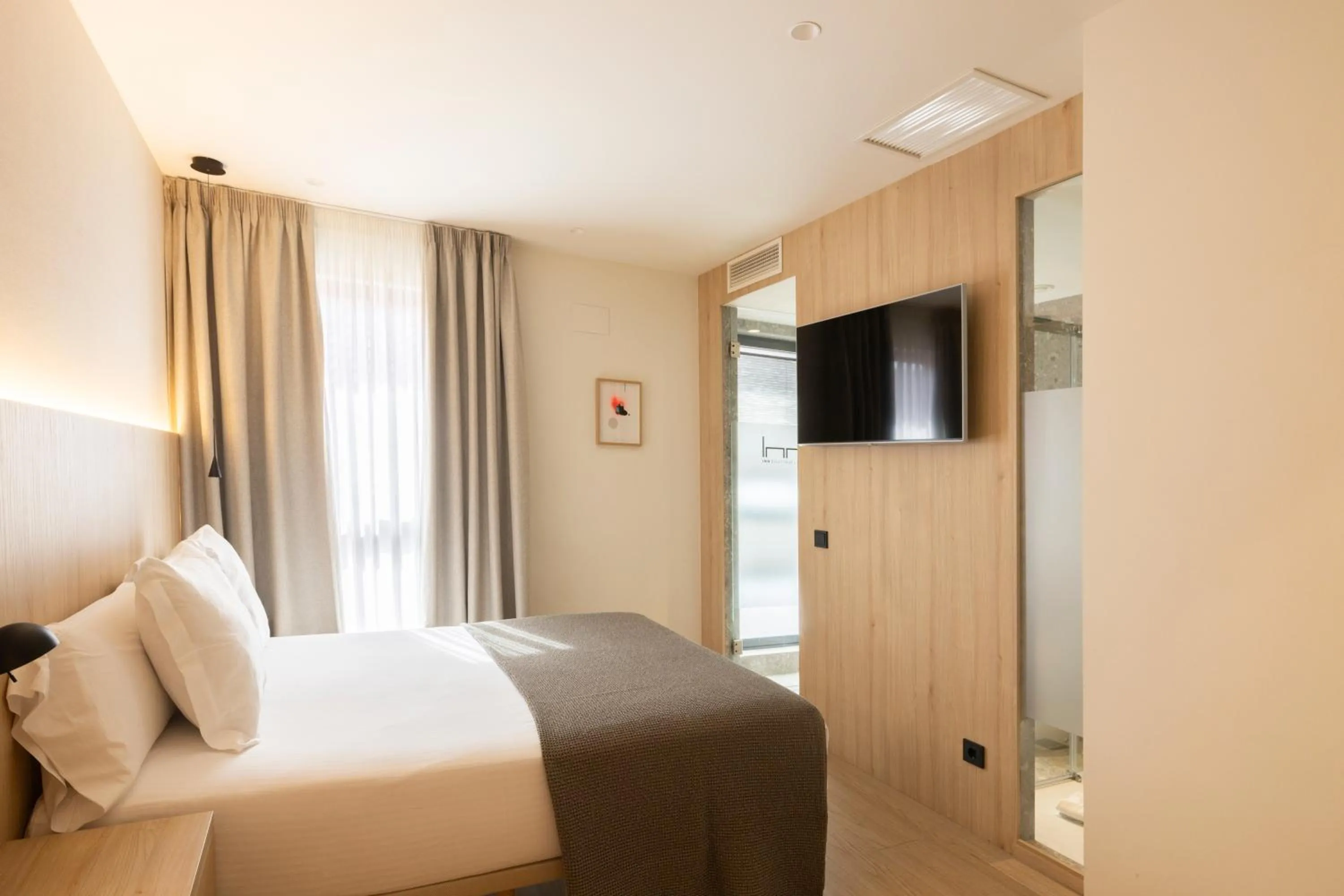 Photo of the whole room, Bed in Inn Boutique León