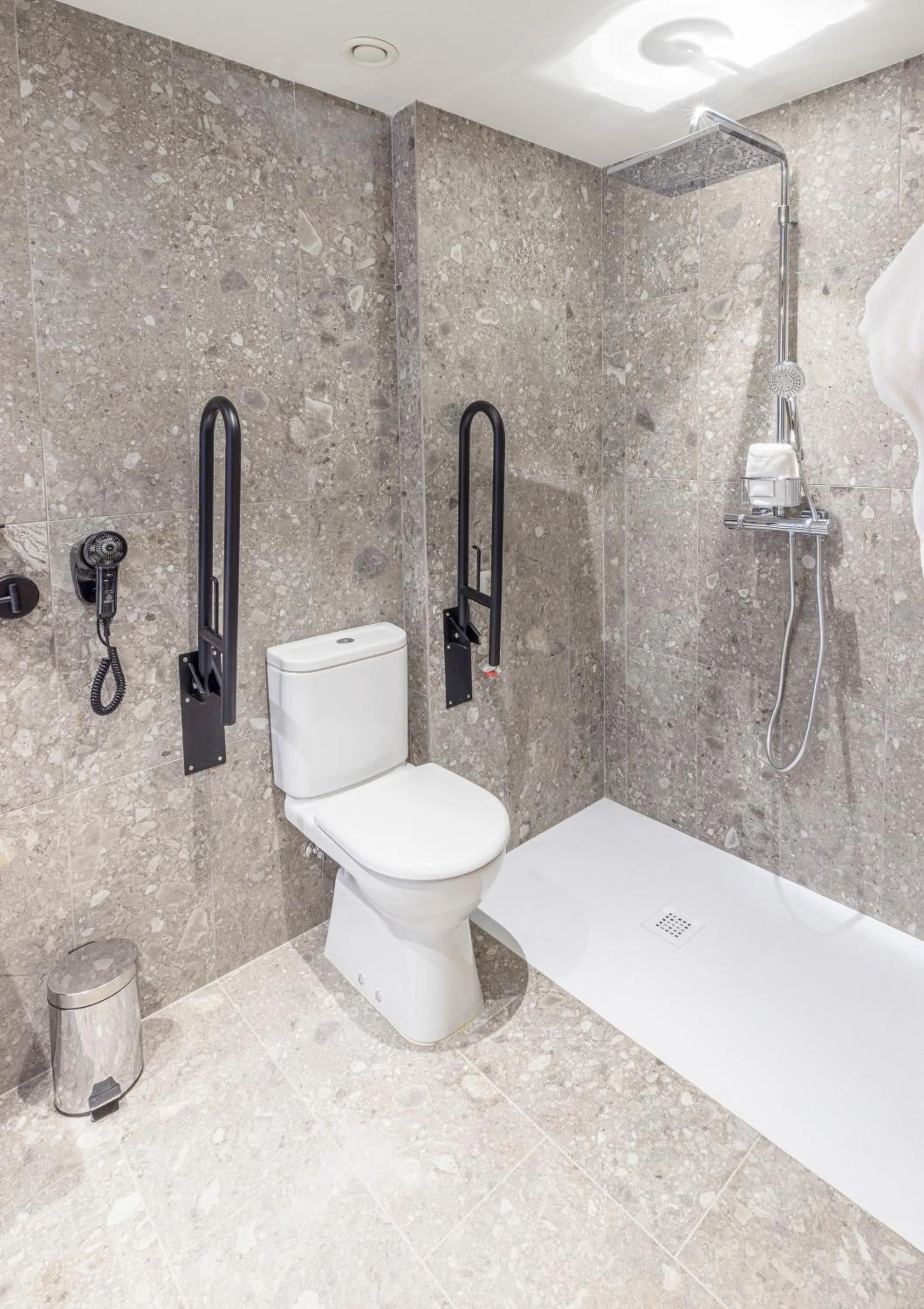 Shower in Inn Boutique León