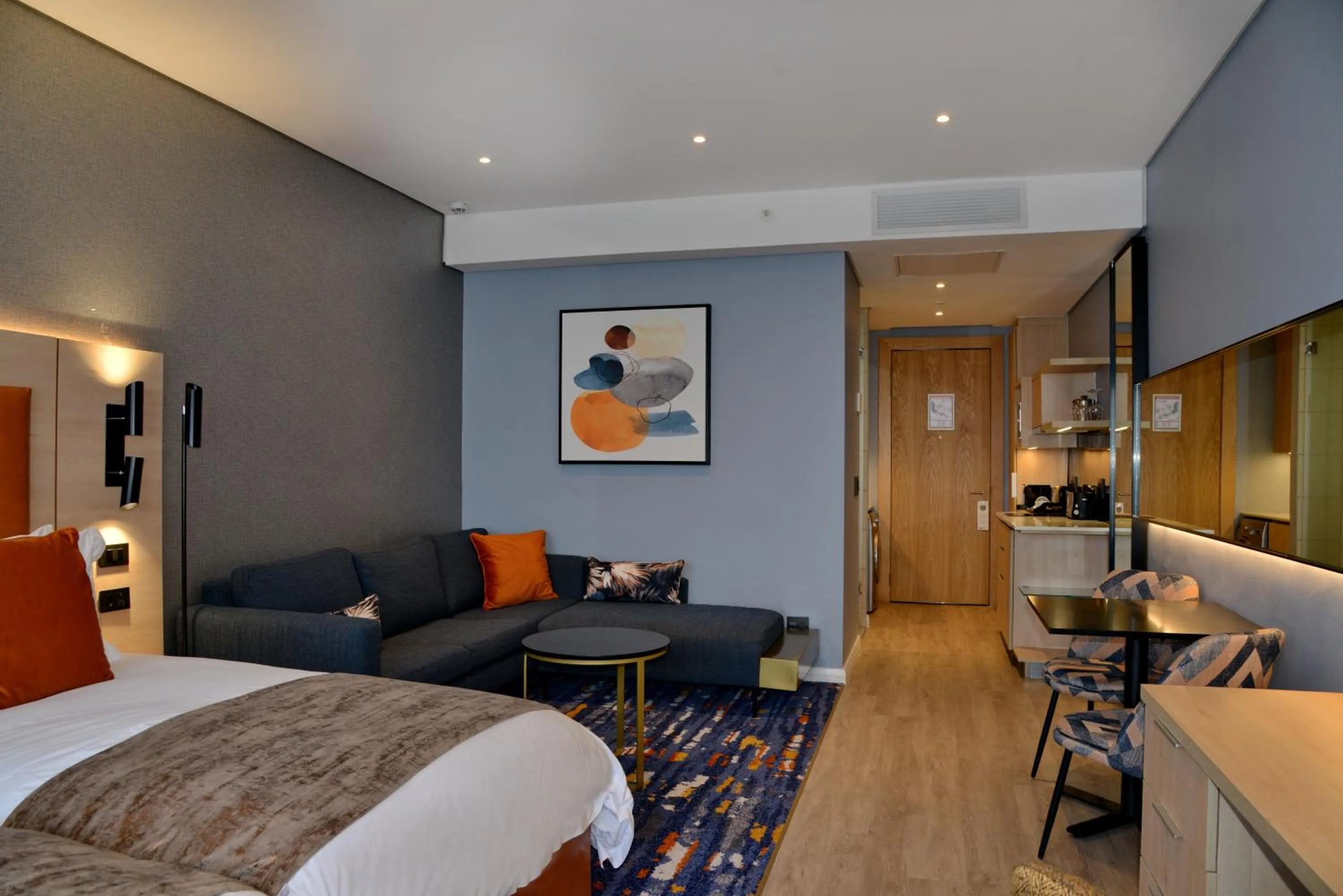 Kitchen or kitchenette, Bed in @Sandton Hotel