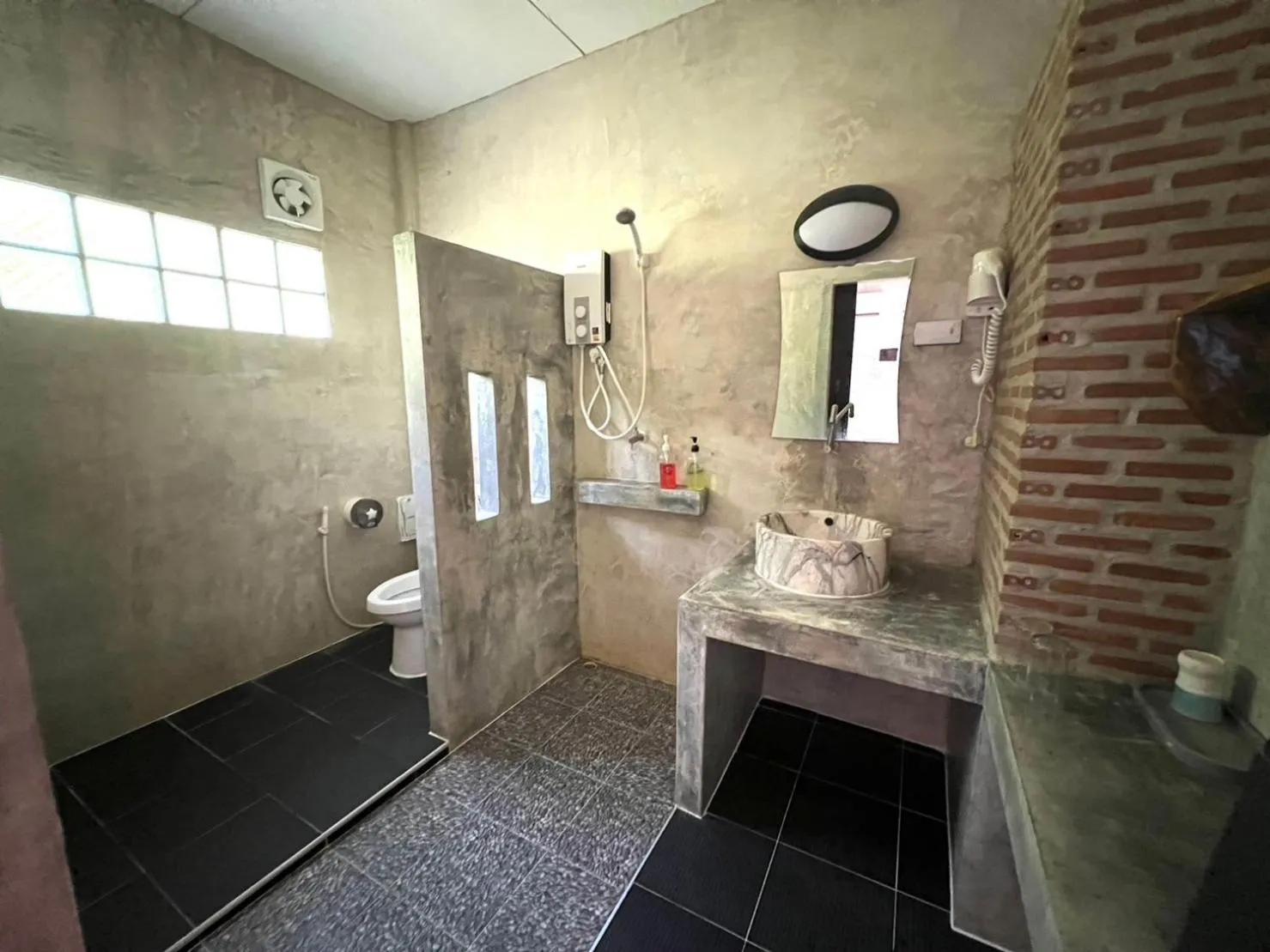 Bathroom in Sunshine On The Rock