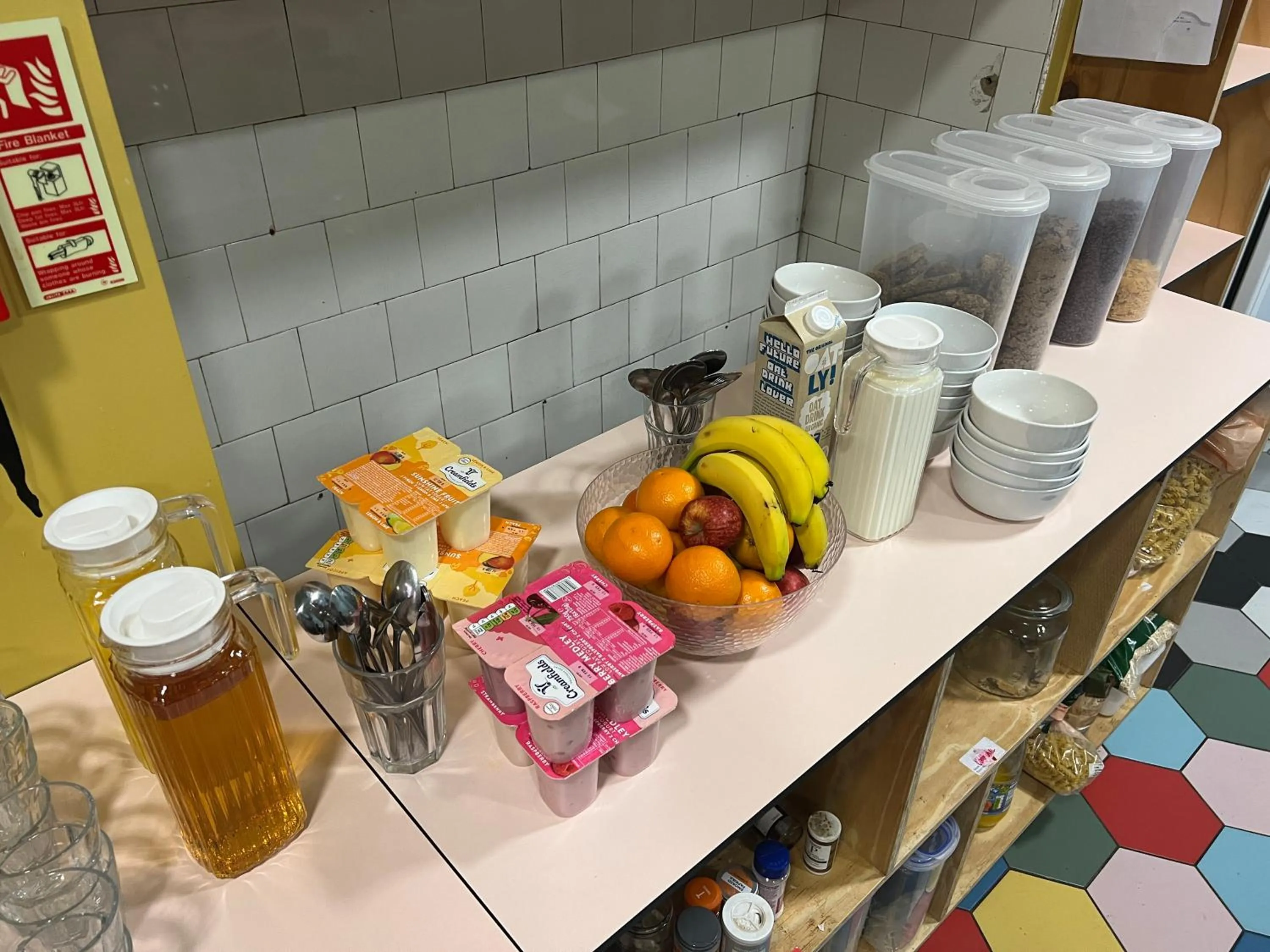 Coffee/tea facilities in Art Hostel