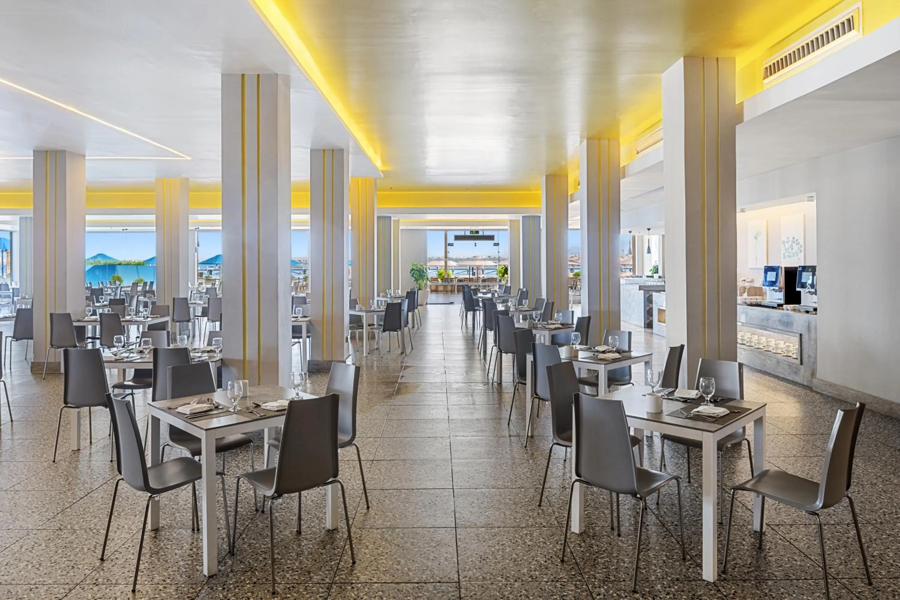 Restaurant/places to eat in Beach Albatros The Club - Aqua Park