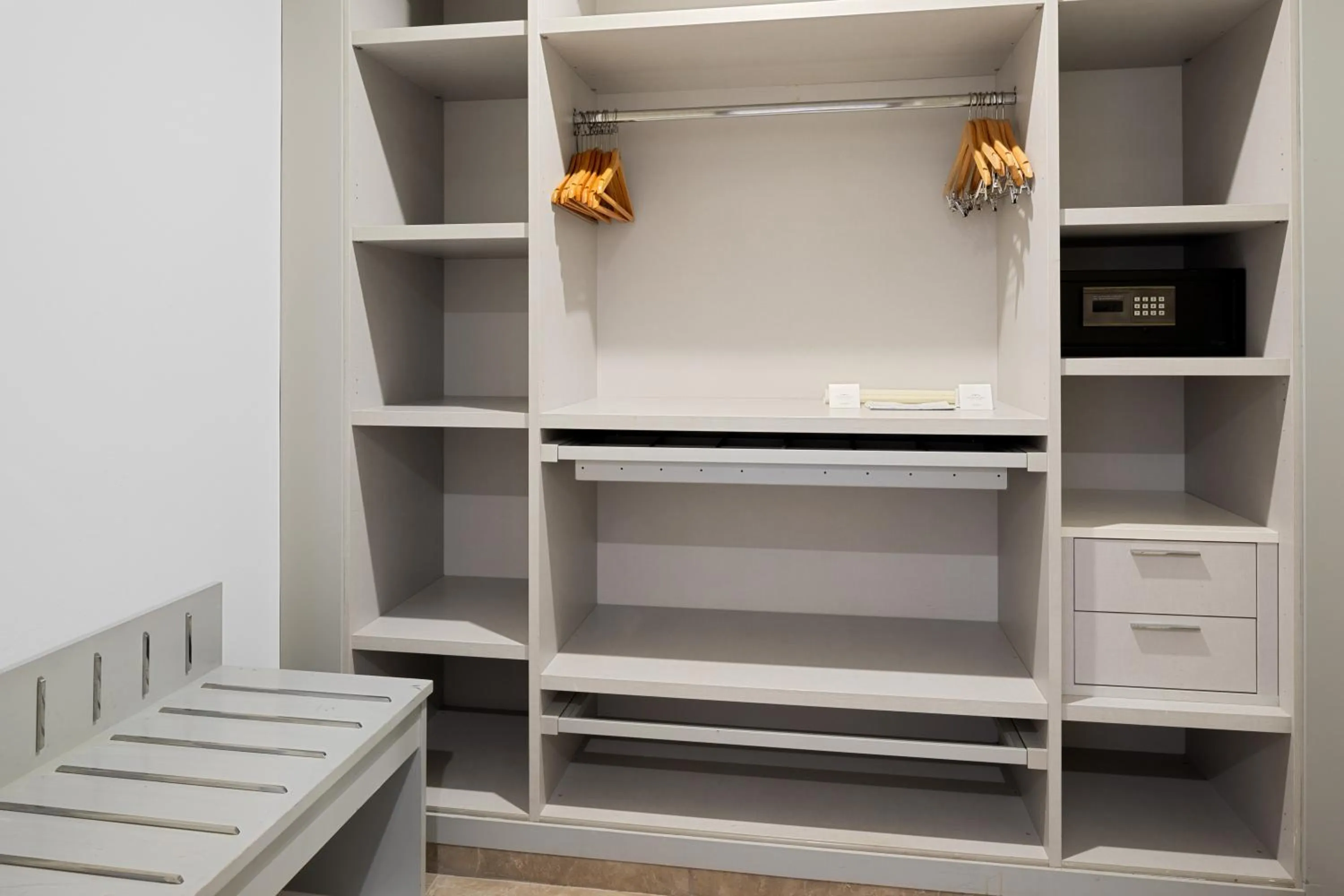 wardrobe in Beach Albatros The Club - Aqua Park