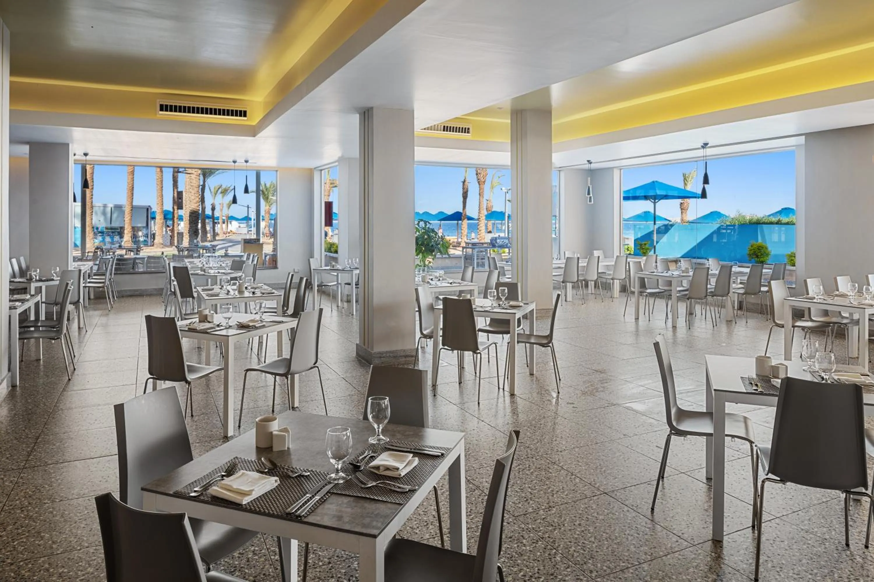 Restaurant/places to eat in Beach Albatros The Club - Aqua Park