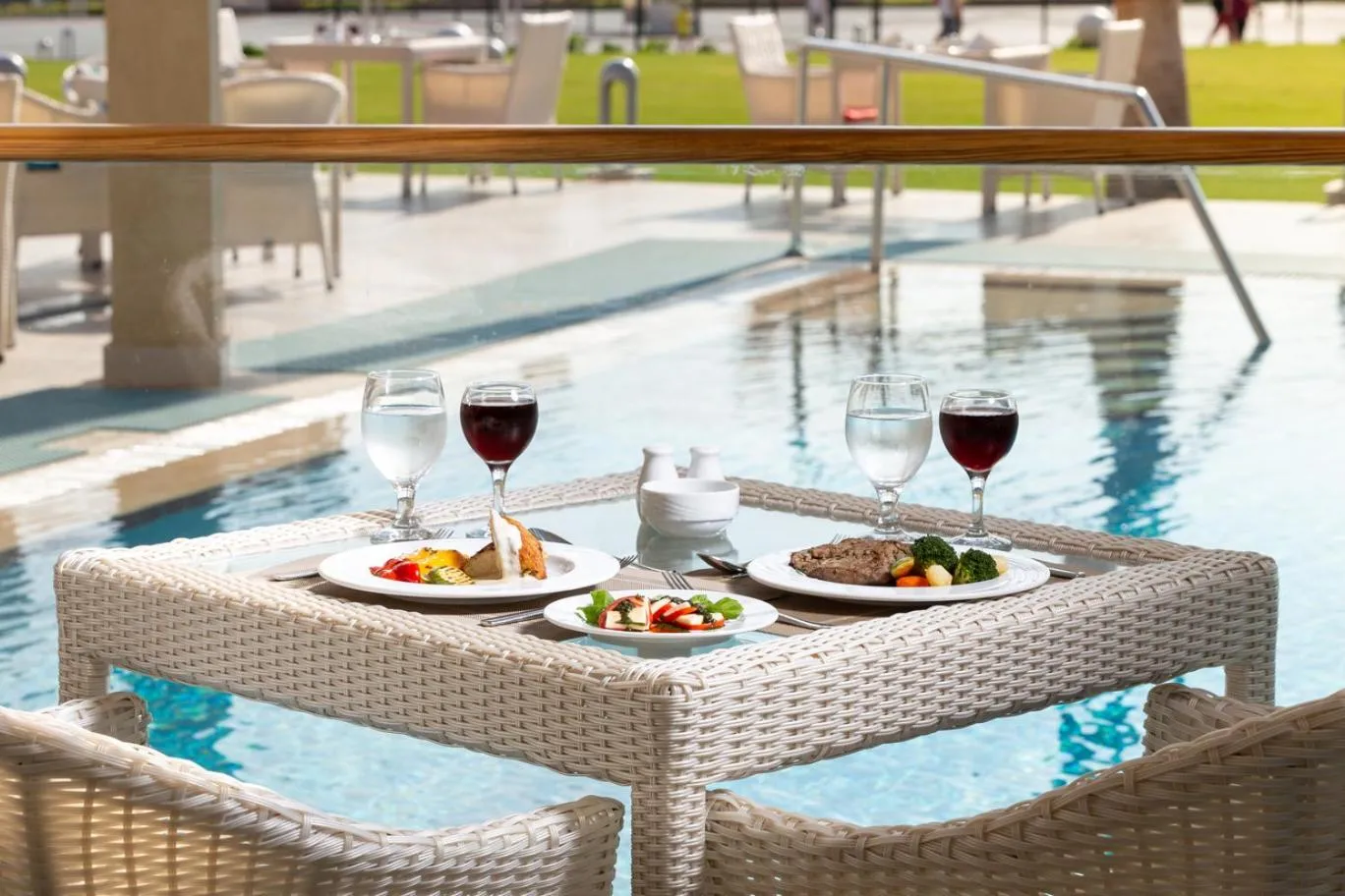 Restaurant/places to eat in Beach Albatros The Club - Aqua Park