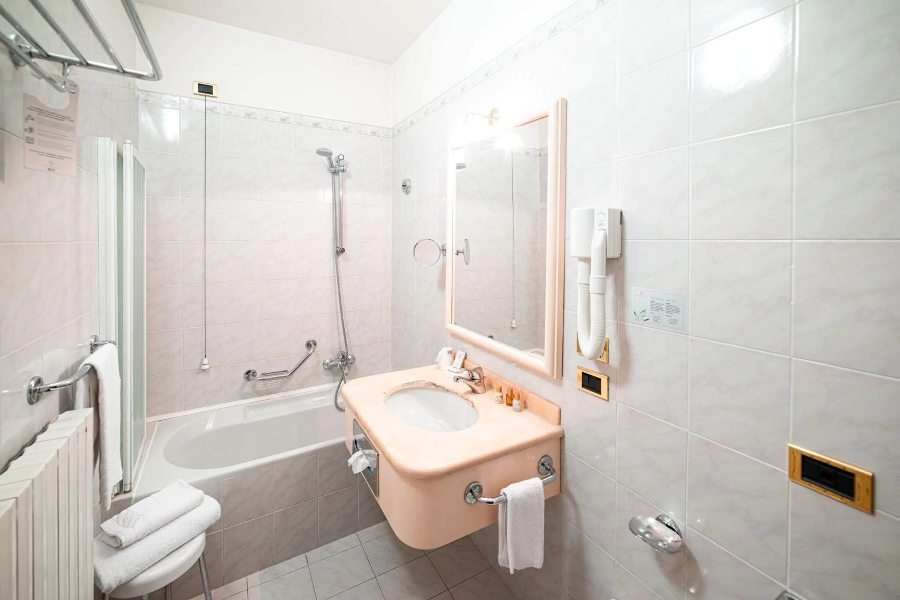 Bathroom in Phi Hotel Dei Medaglioni