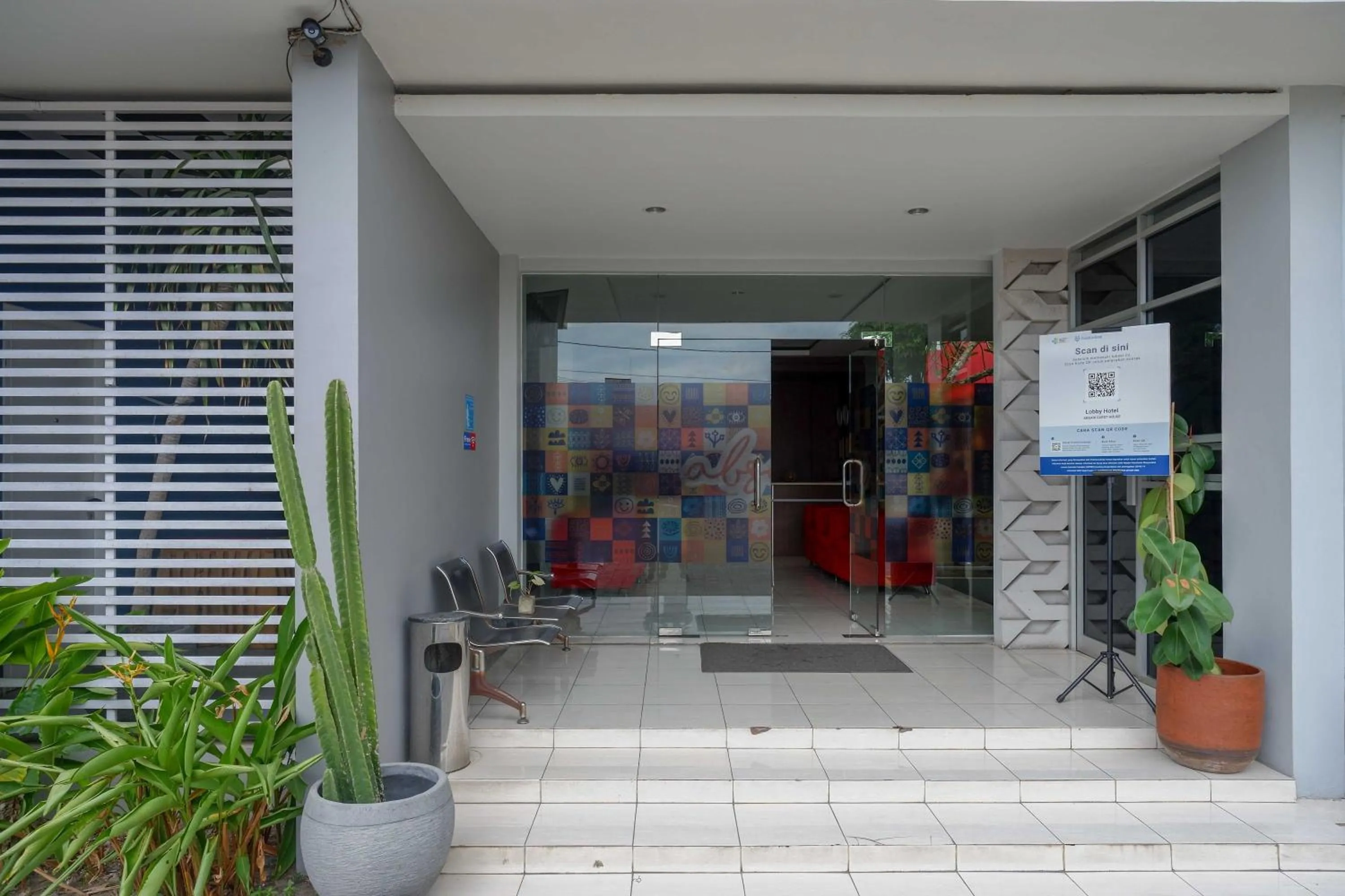 Facade/entrance in Sans Hotel Absari Yogyakarta