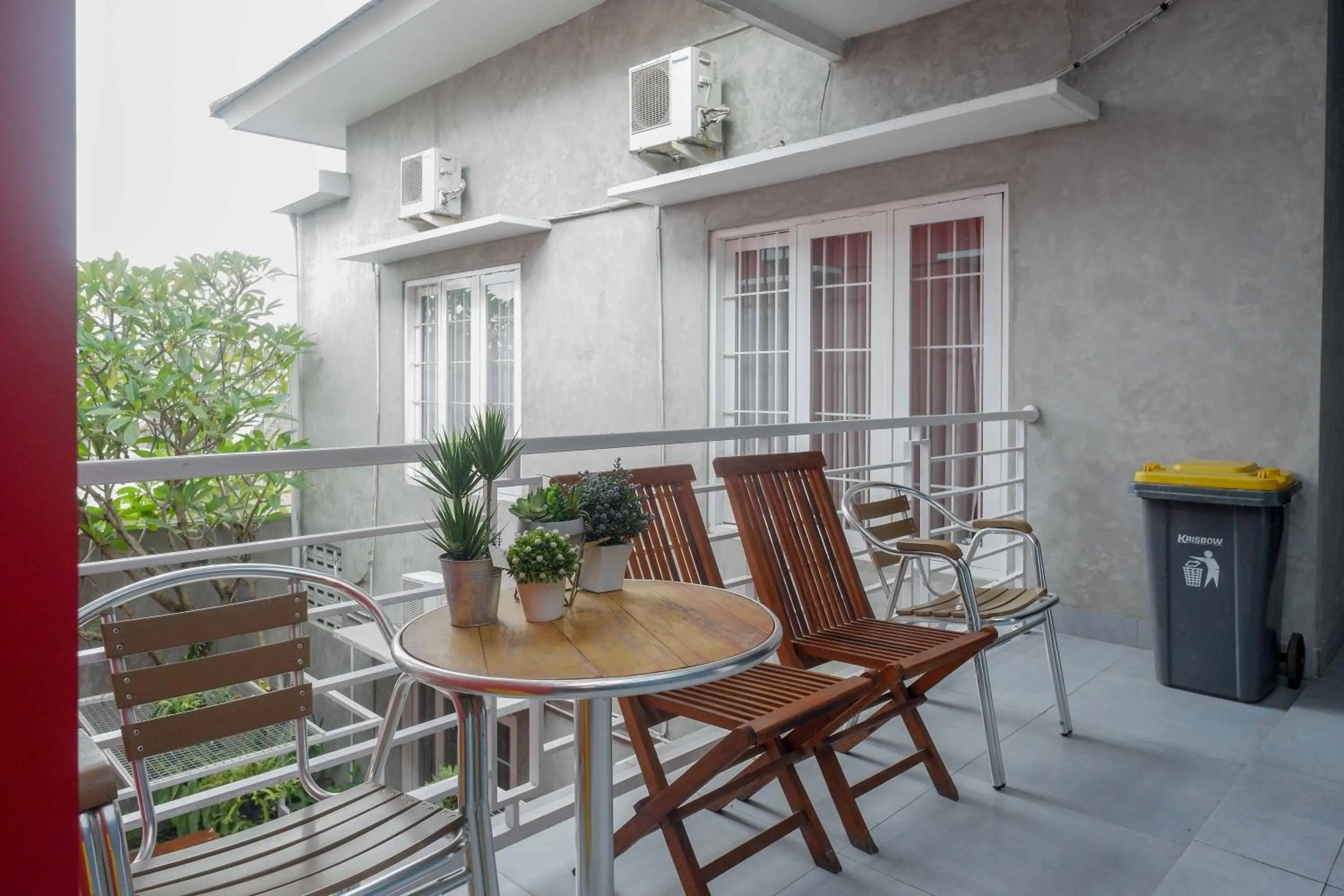 Seating area in Sans Hotel Absari Yogyakarta