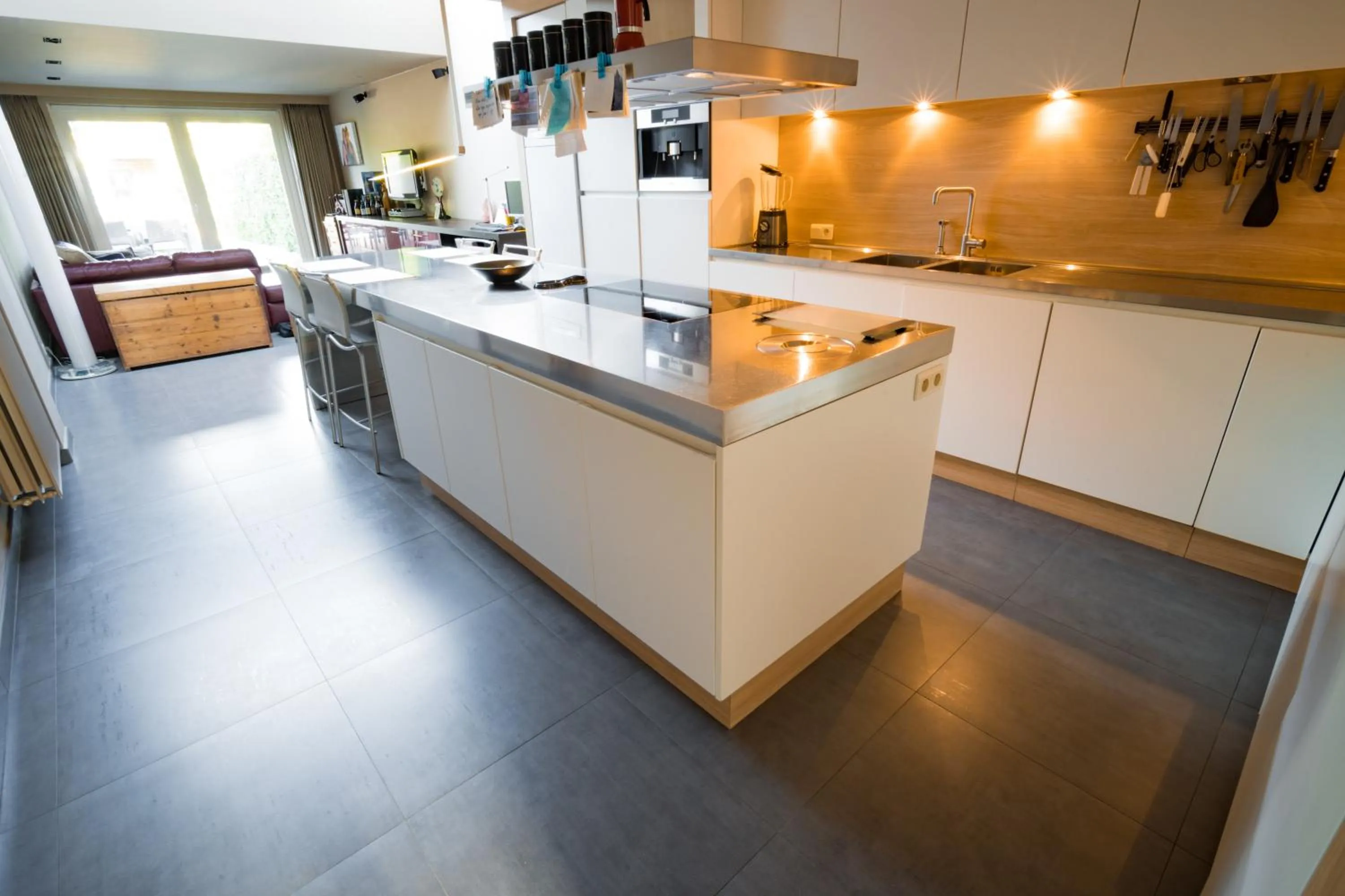 Communal kitchen in Su'ro Bed and Breakfast