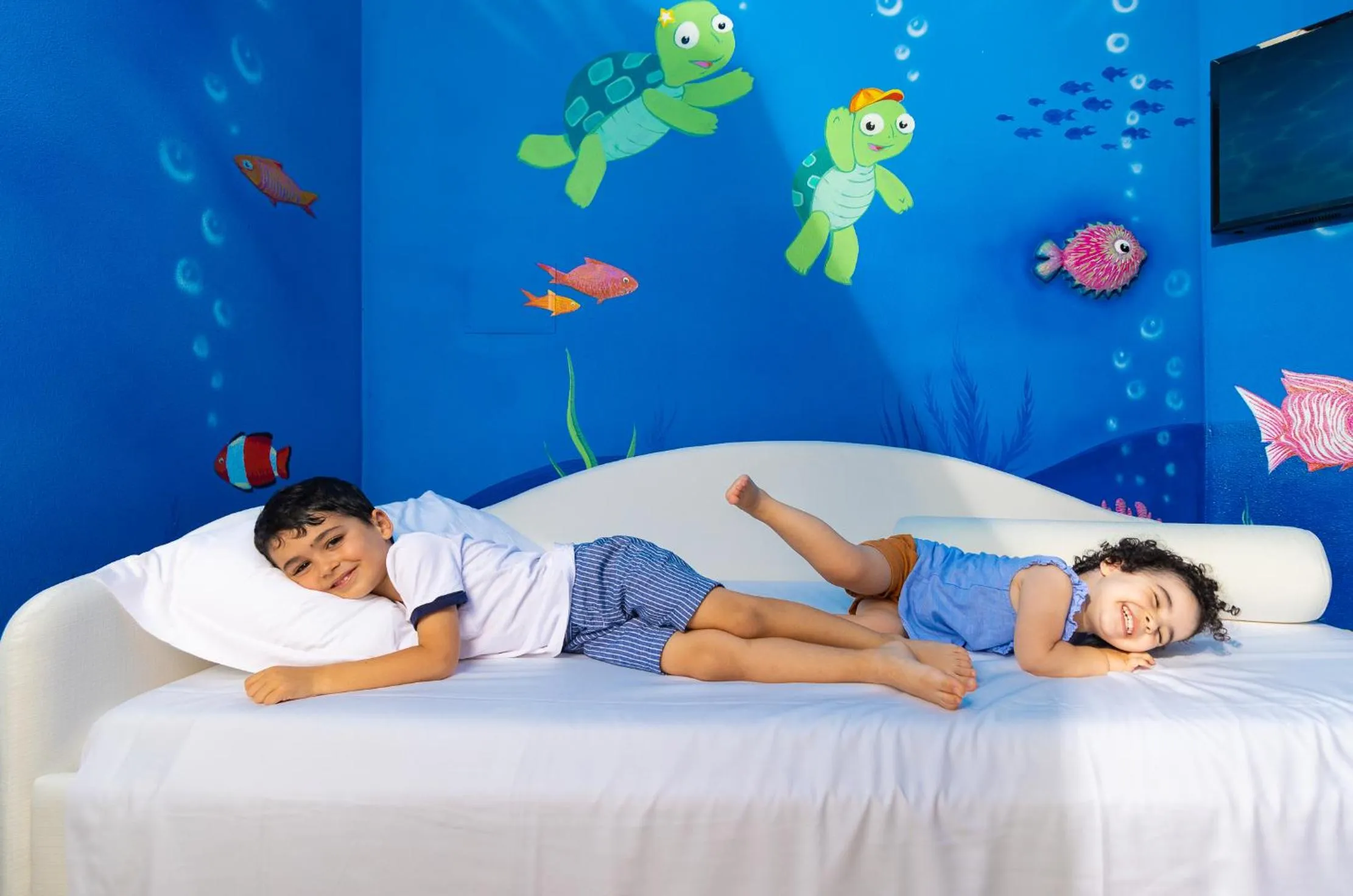 People, Bed in UNAHOTELS Club Hotel Ancora